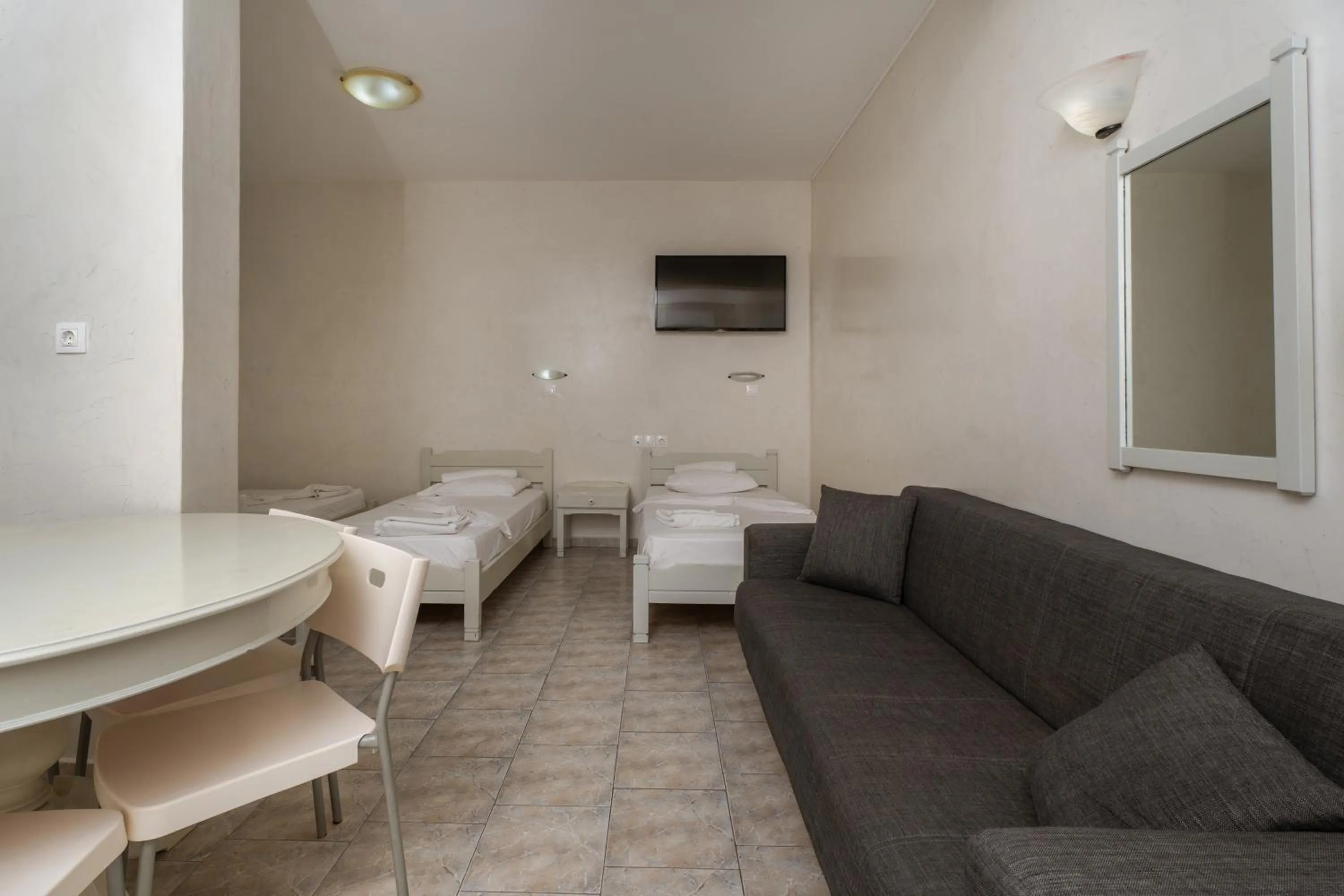 Bedroom, Bed in Sunrise Hotel