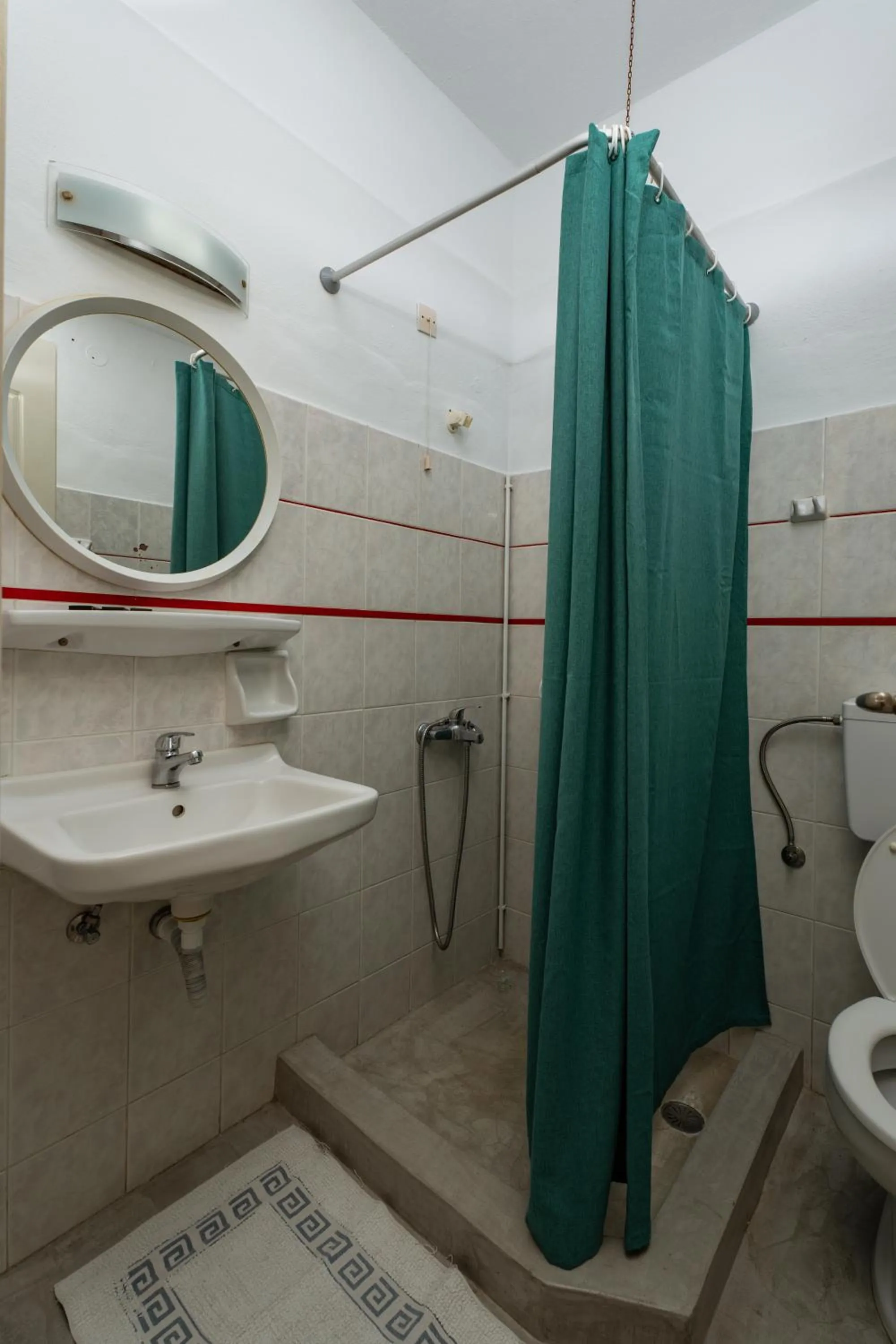 Bathroom in Sunrise Hotel