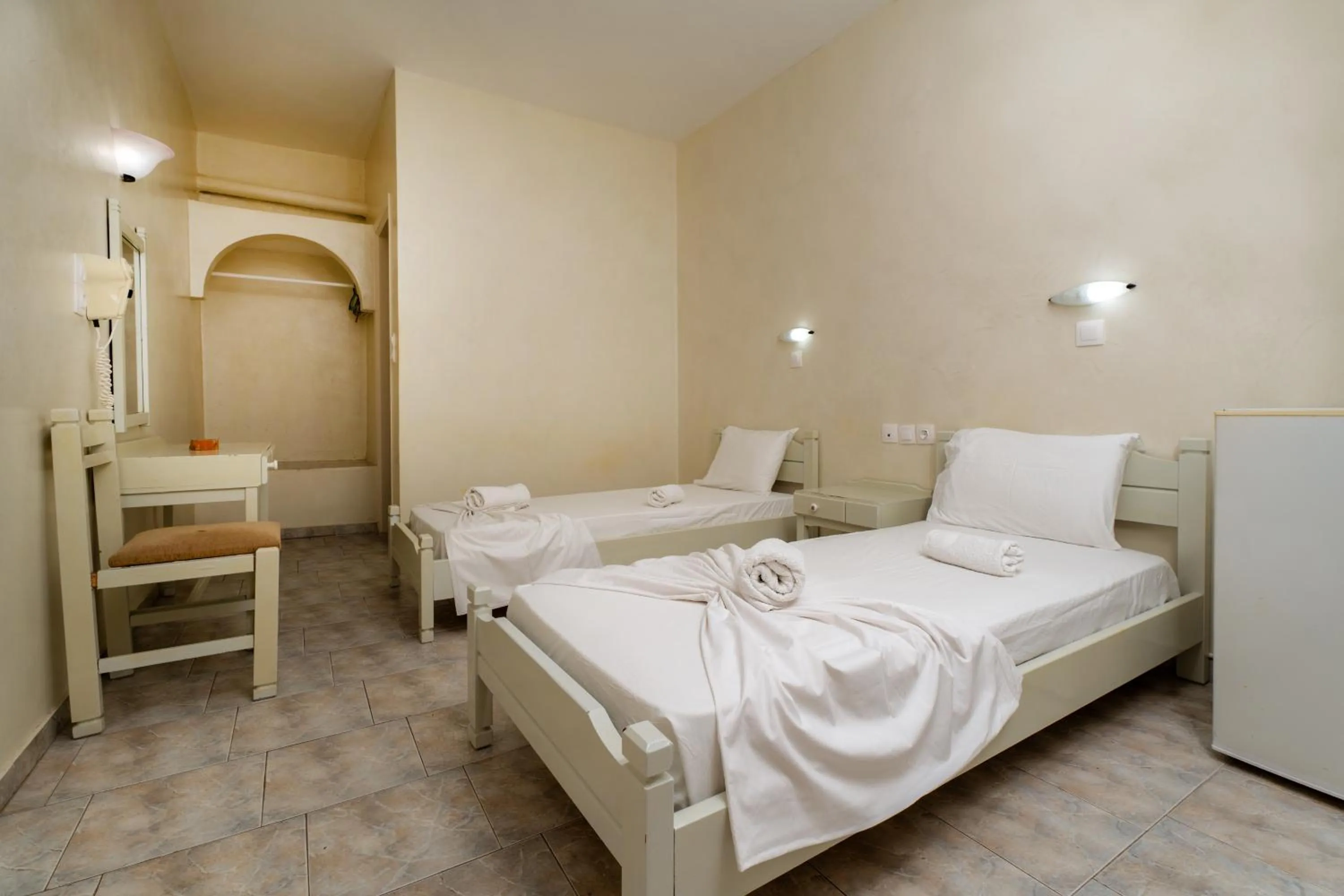 Bedroom, Bed in Sunrise Hotel