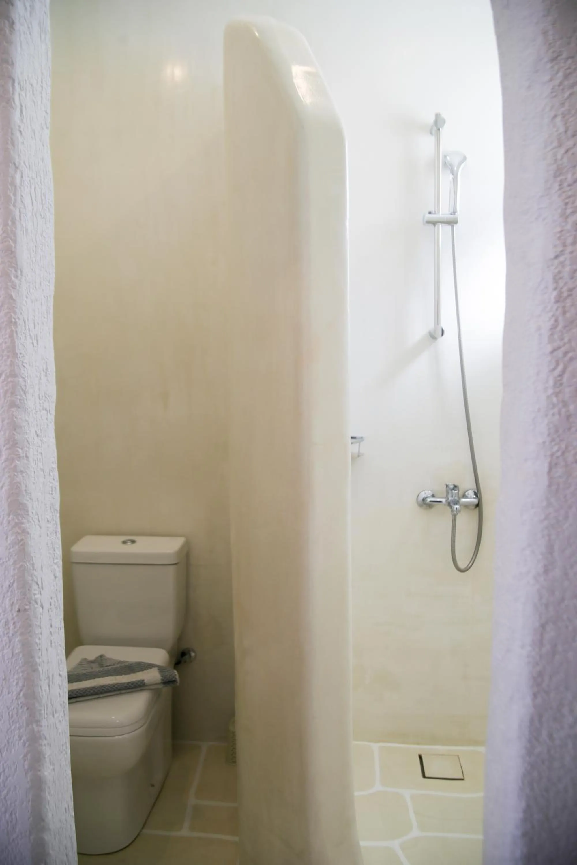 Shower in Sunrise Hotel