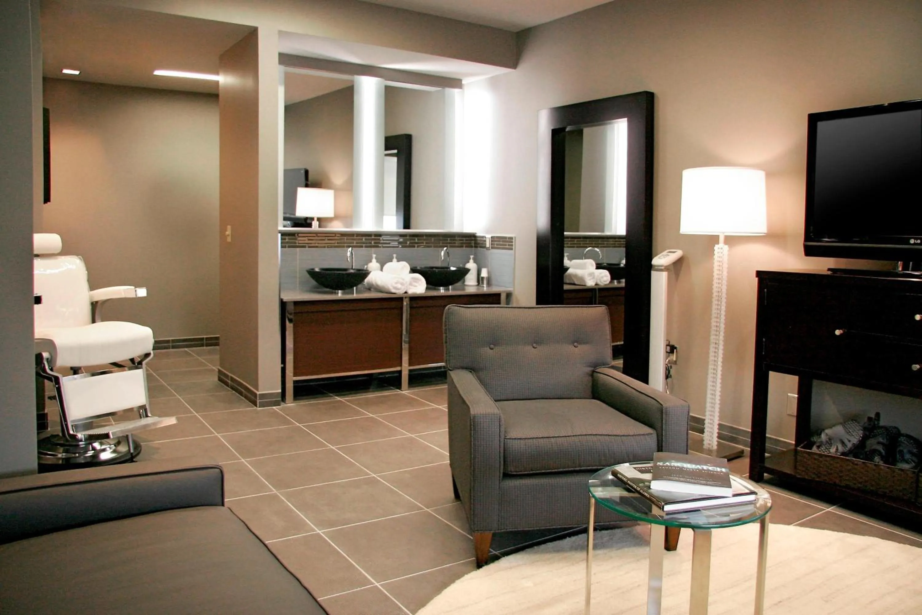 Lounge or bar in Sheraton Anchorage Hotel