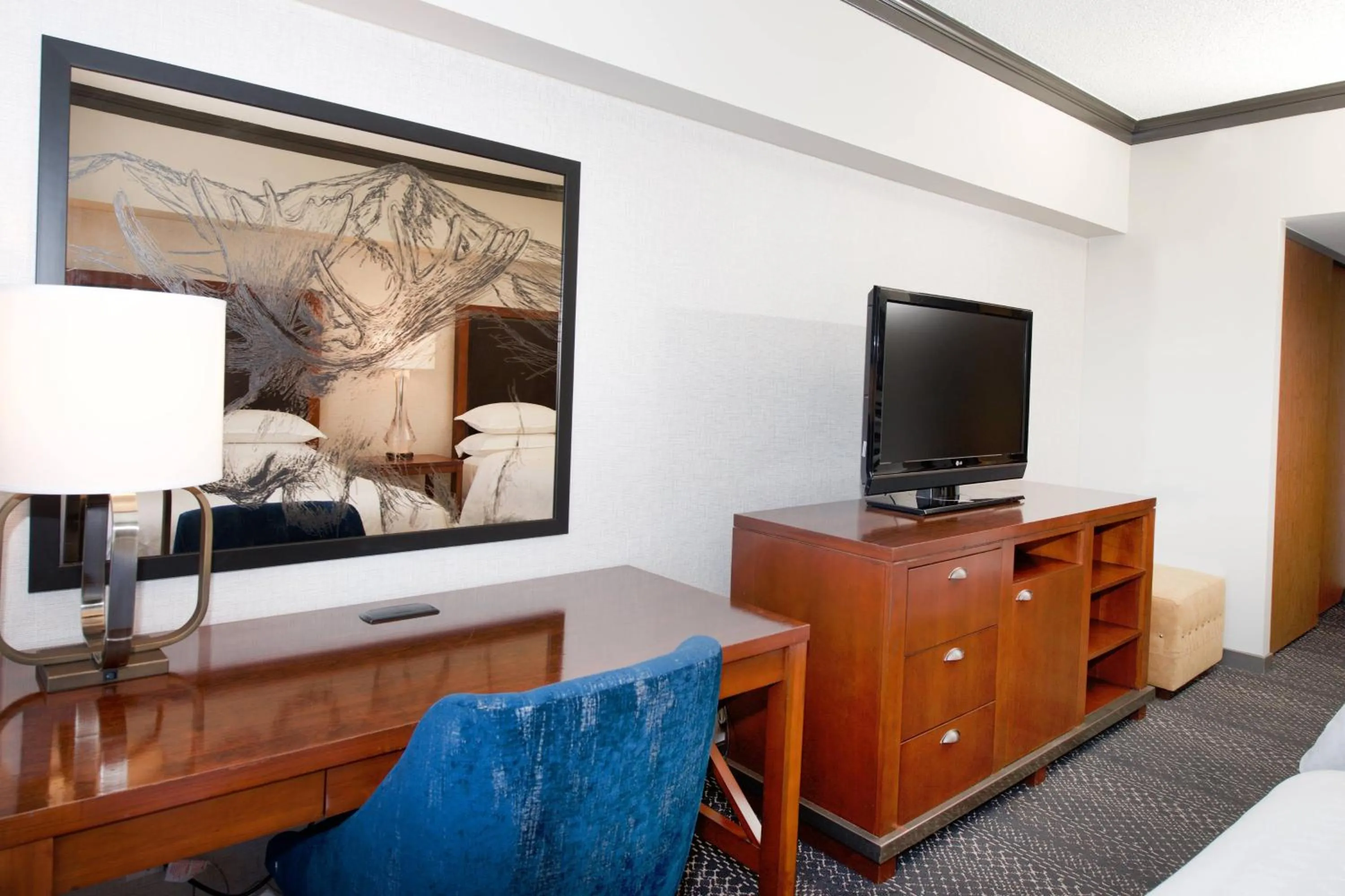 Photo of the whole room in Sheraton Anchorage Hotel