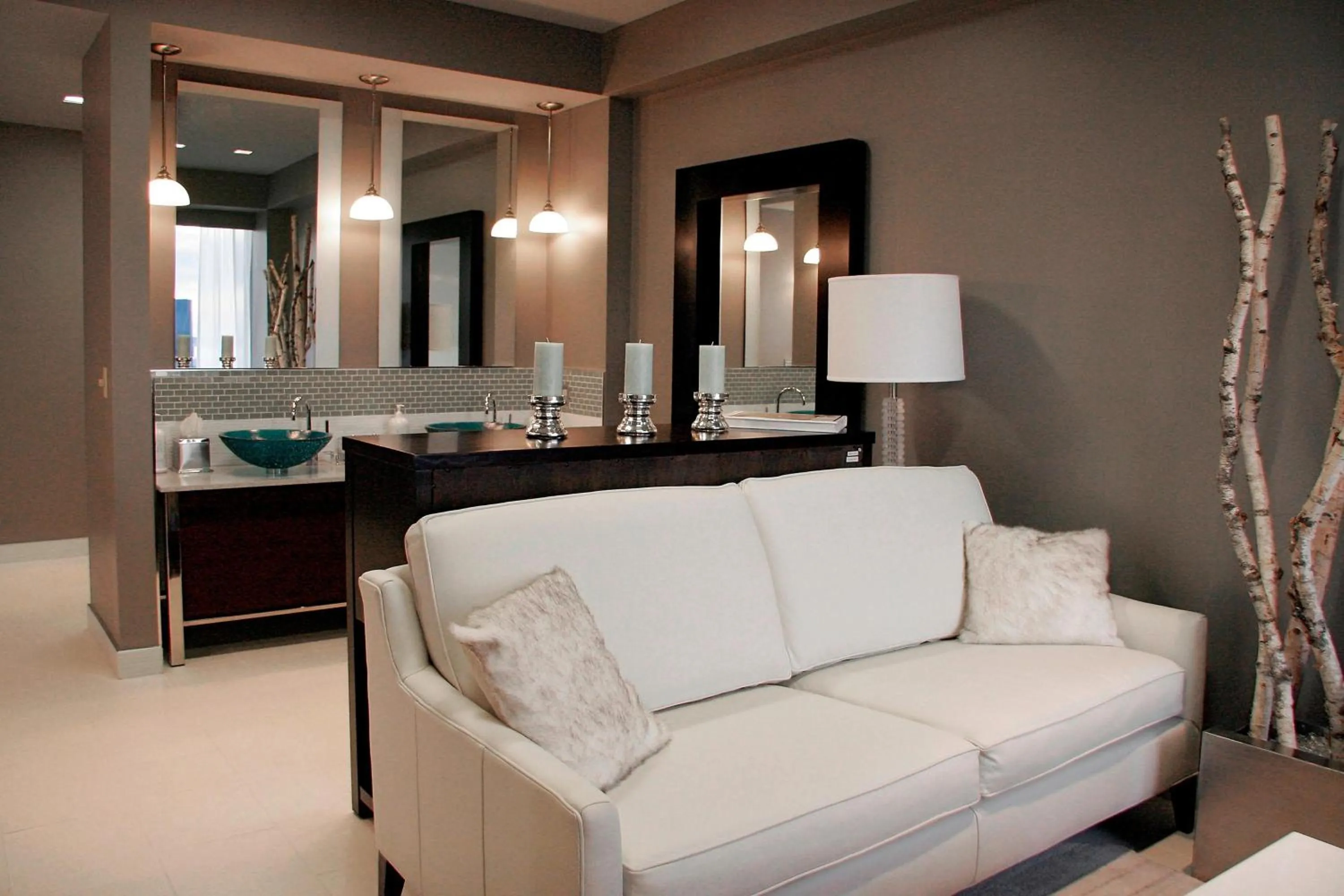 Lounge or bar in Sheraton Anchorage Hotel