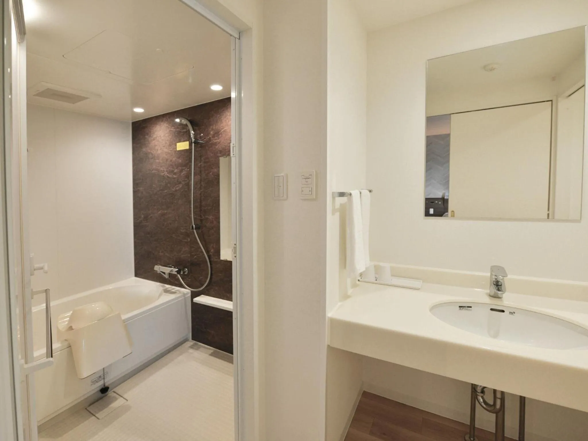 Photo of the whole room in Hotel New Gaea Nishi Kumamoto Ekimae