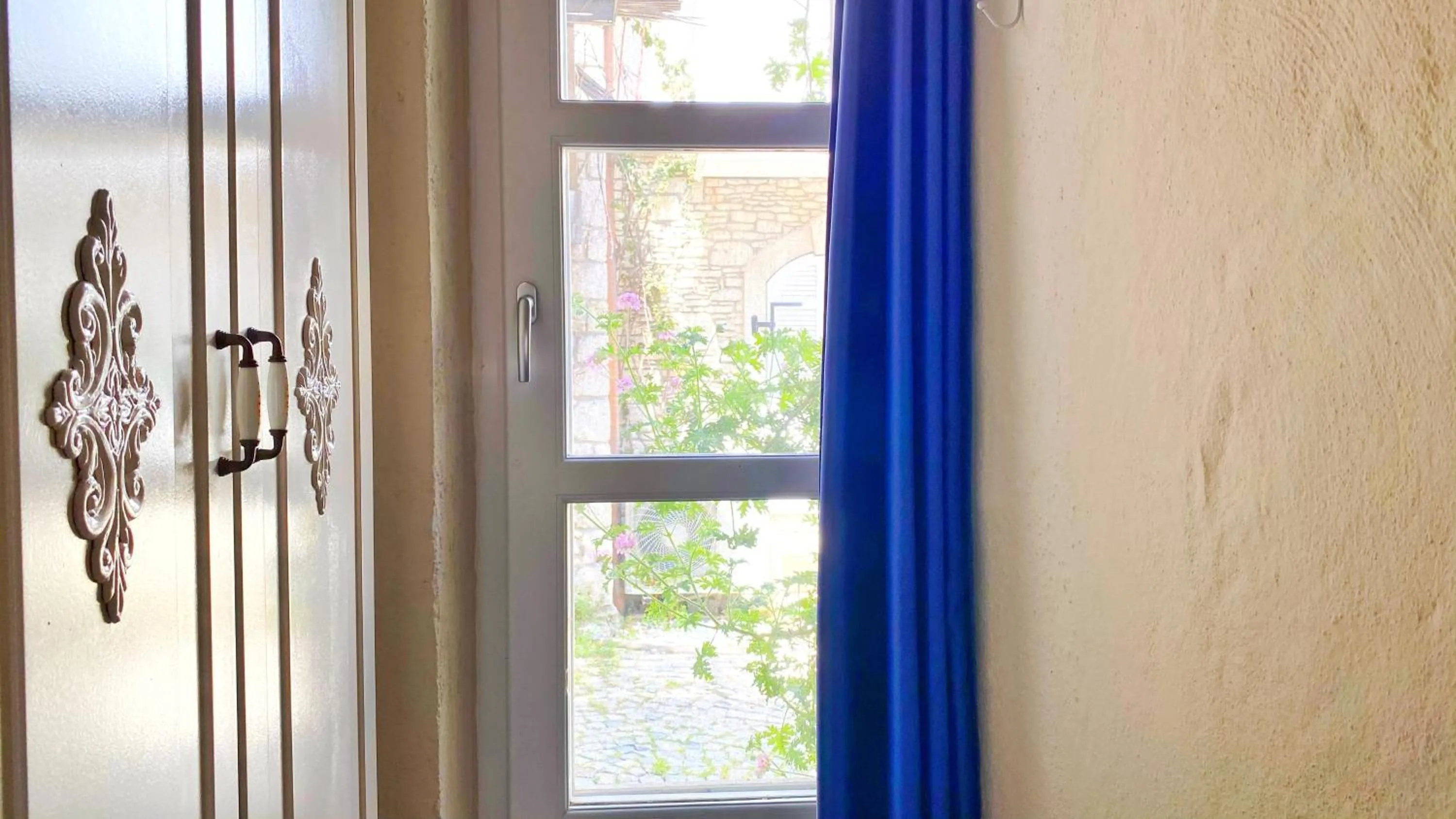 Photo of the whole room in Maison d'Azur Alaçatı