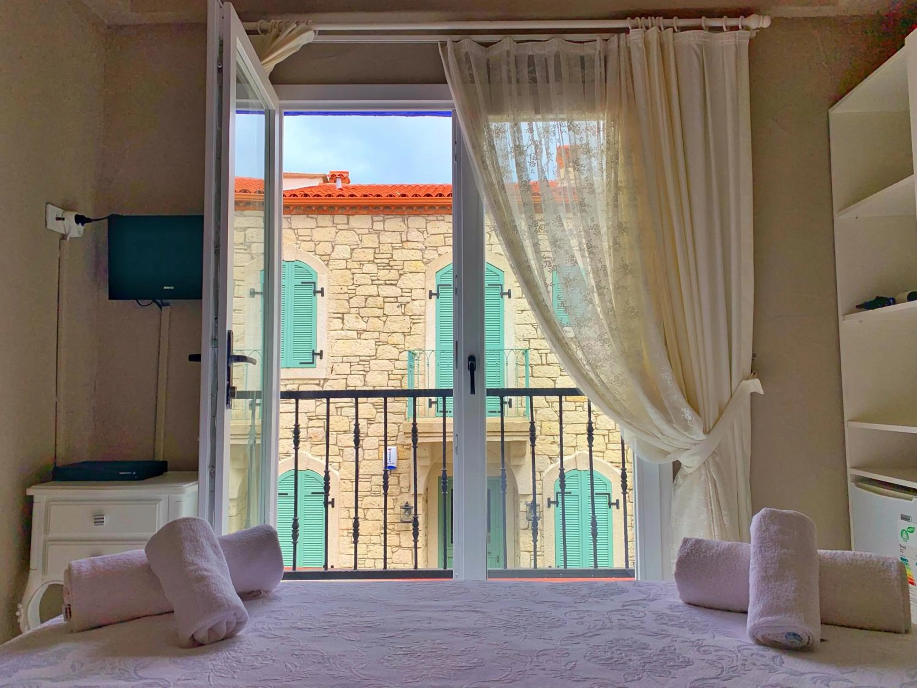 Street view, Bed in Maison d'Azur Alaçatı