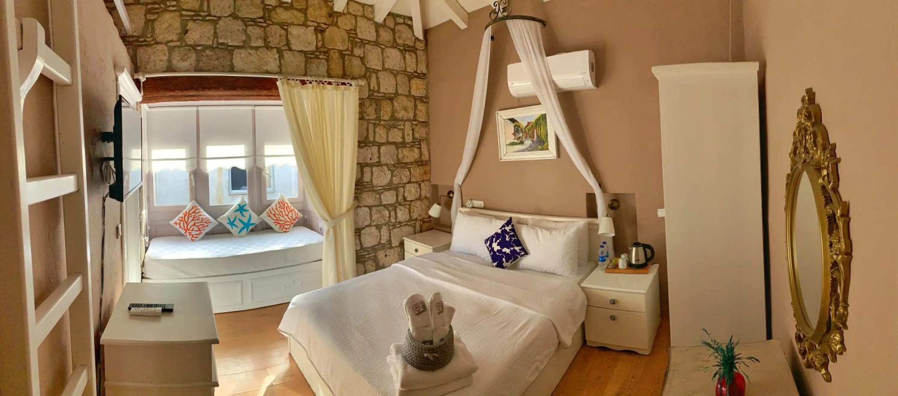 Photo of the whole room, Bed in Maison d'Azur Alaçatı