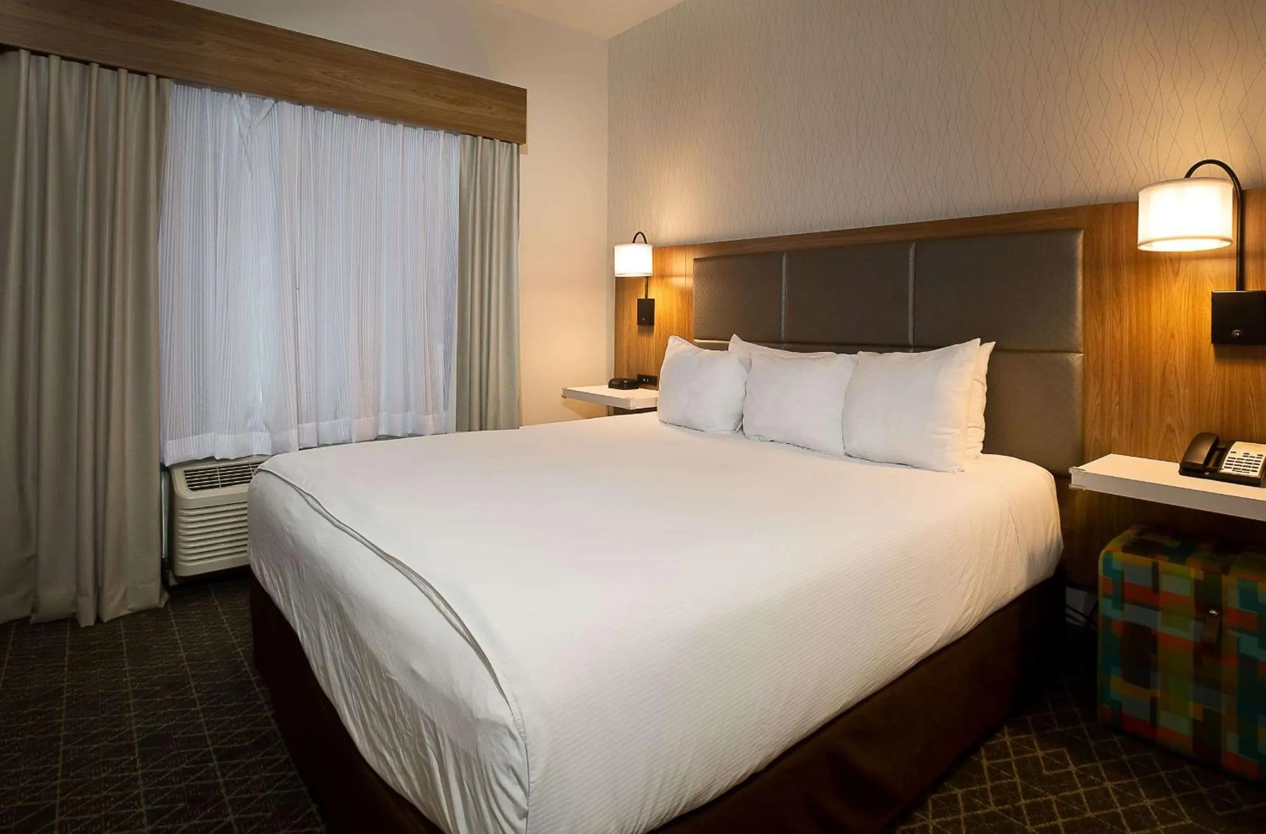 Photo of the whole room, Bed in Hawthorn Suites by Wyndham-Oakland/Alameda