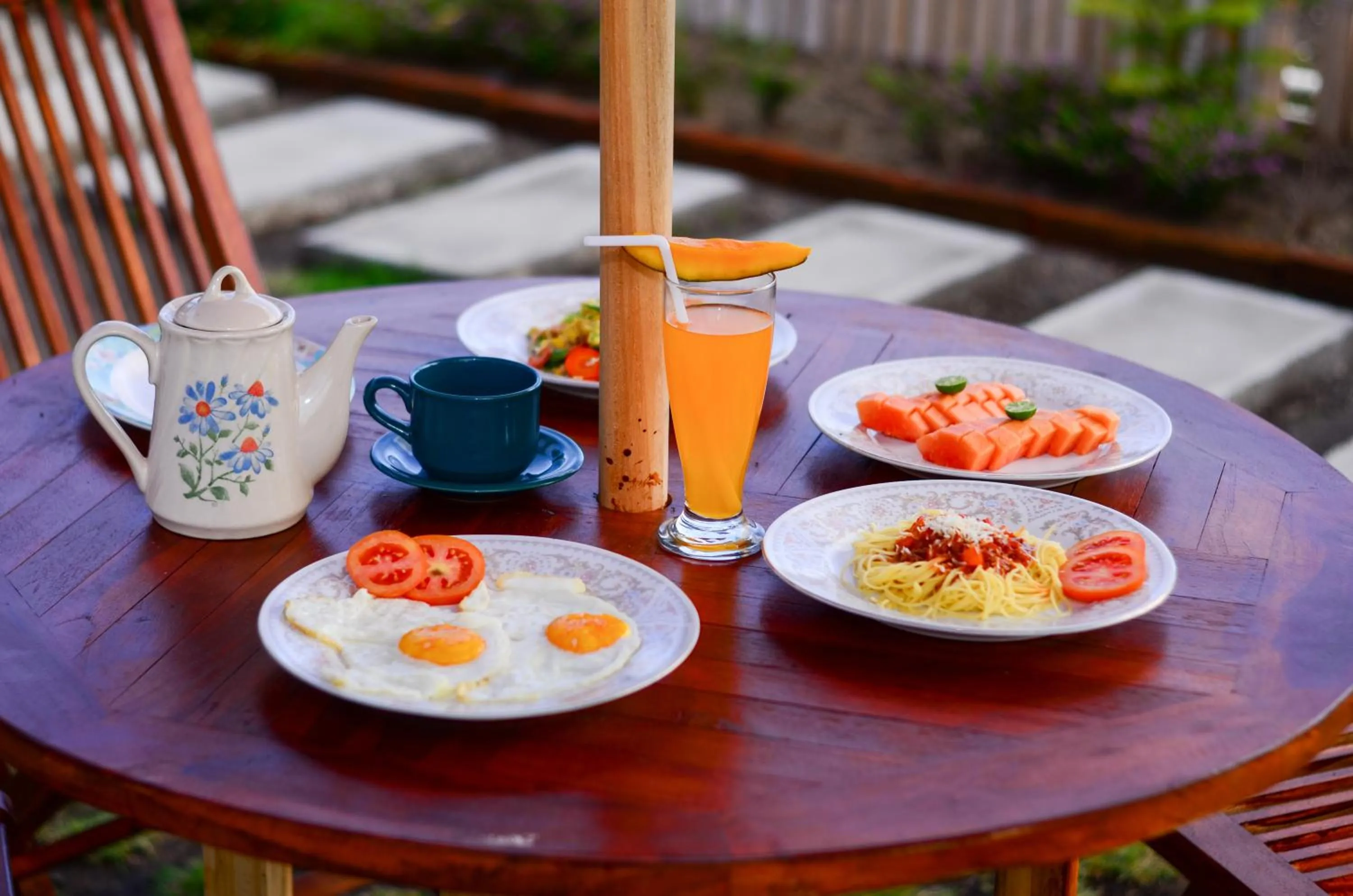 Breakfast in Volcano Lake View