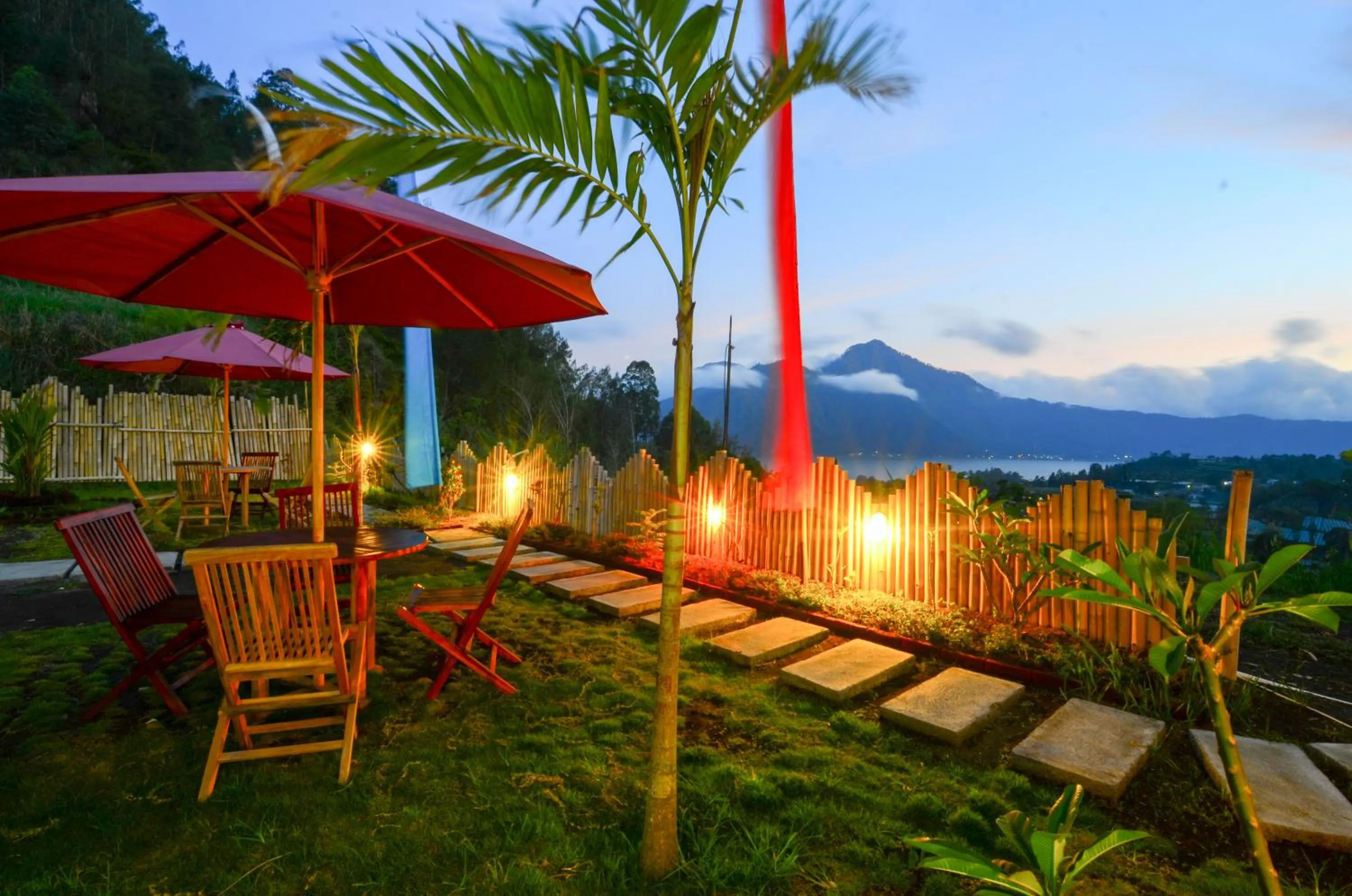 Patio in Volcano Lake View