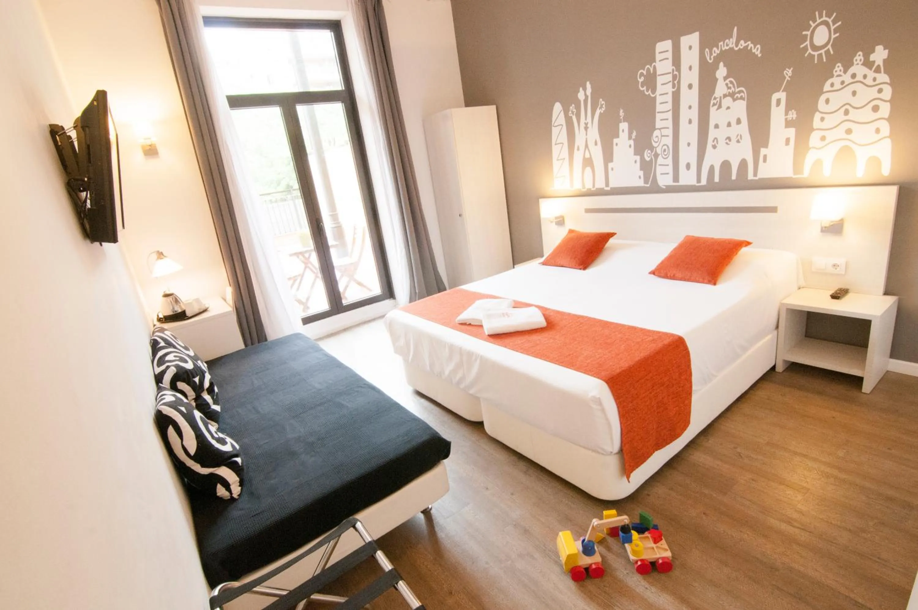 Photo of the whole room, Bed in Hostal Live Barcelona