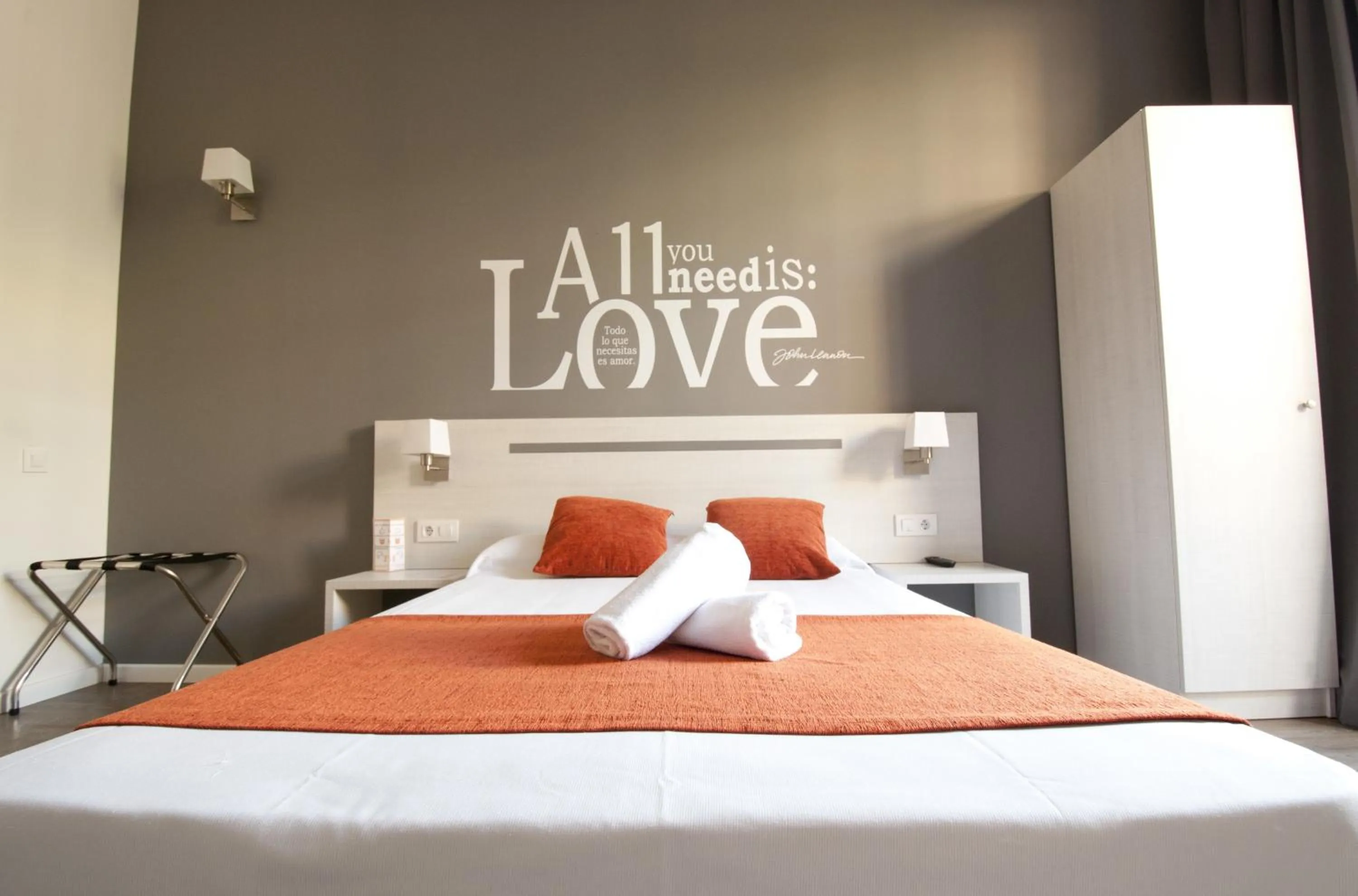 Decorative detail, Bed in Hostal Live Barcelona