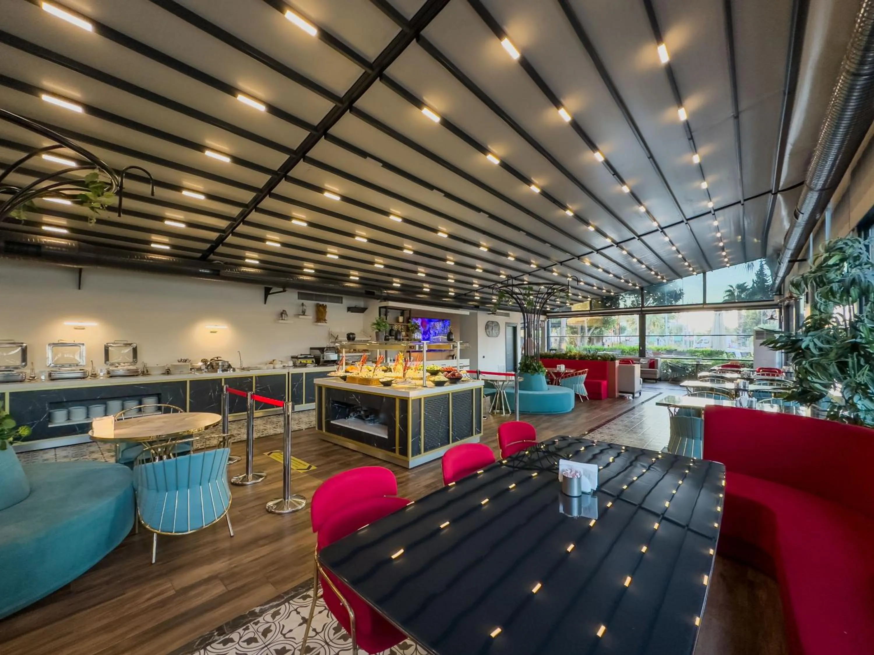 Restaurant/places to eat in Leaf Port Hotel