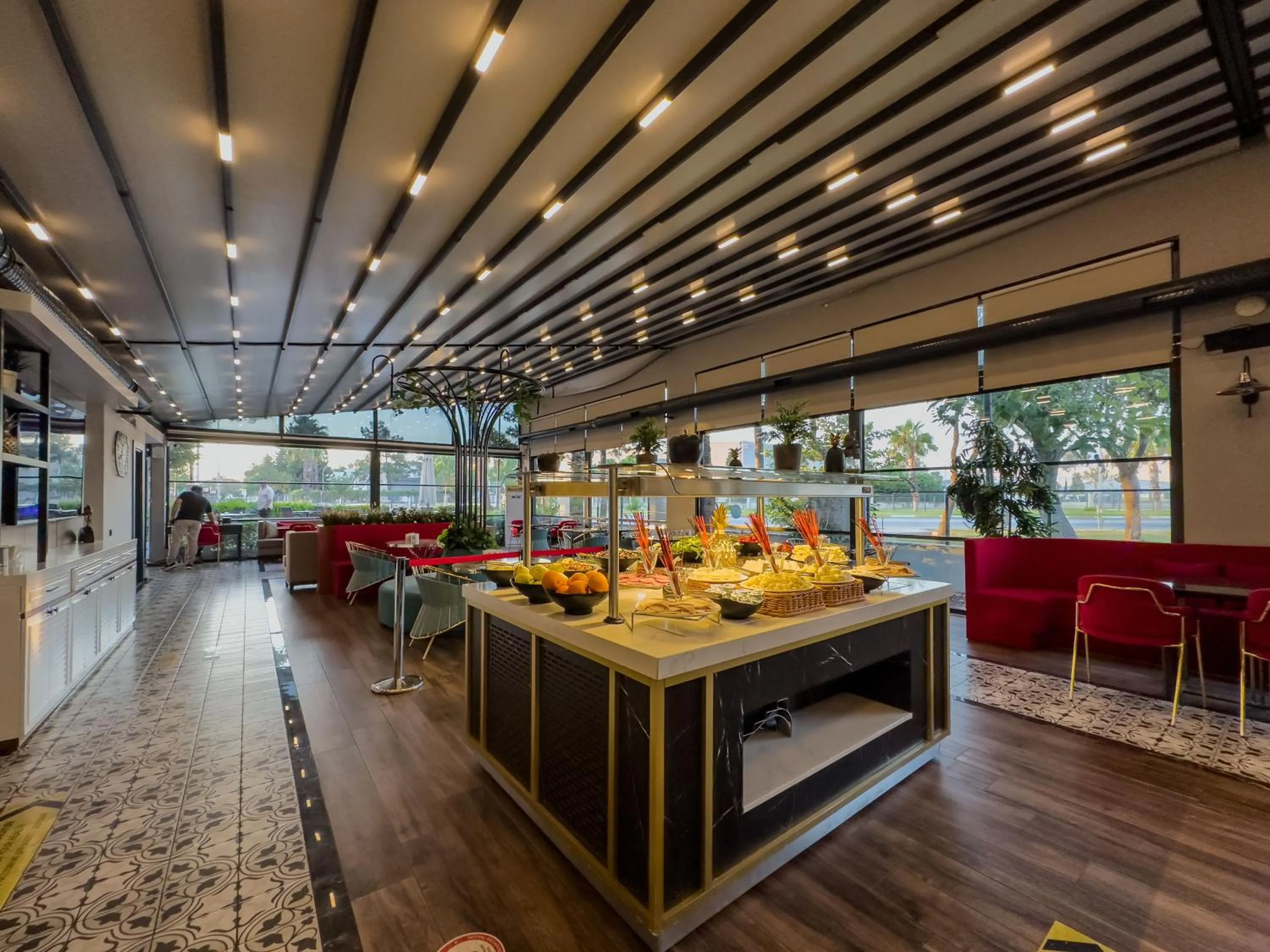 Restaurant/places to eat in Leaf Port Hotel