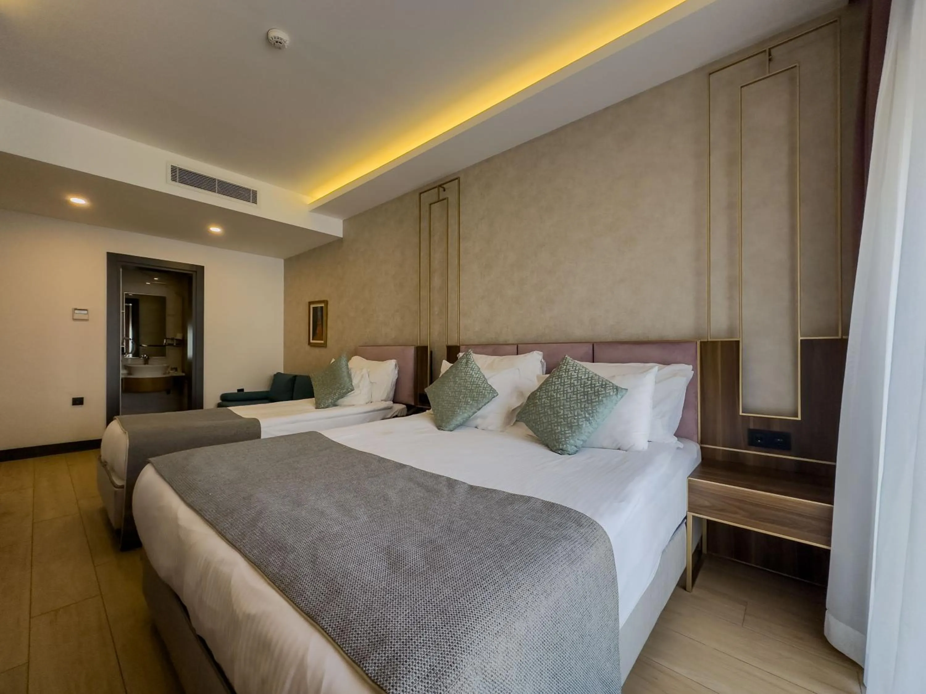 Bed in Leaf Port Hotel