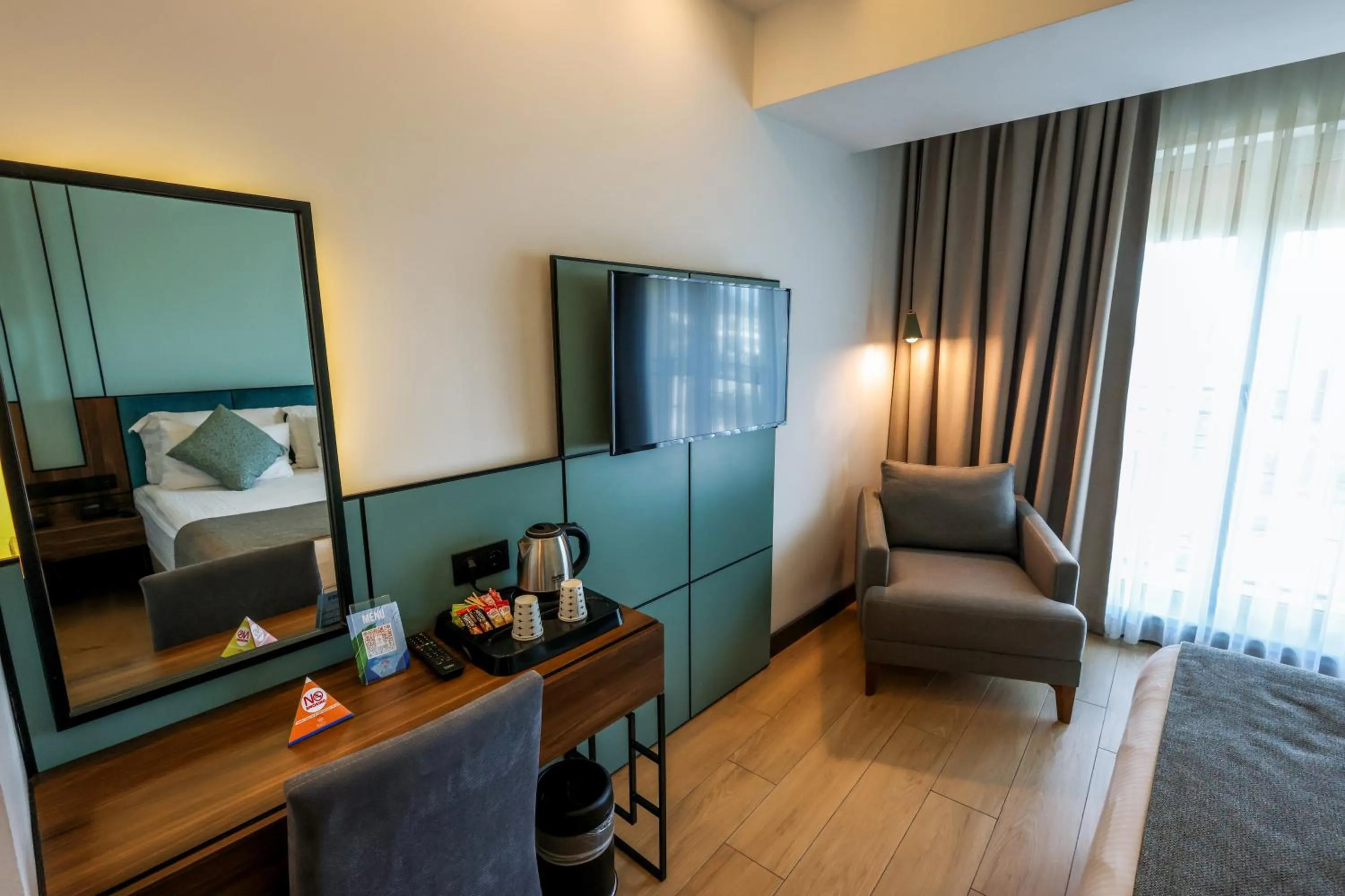 TV and multimedia in Leaf Port Hotel