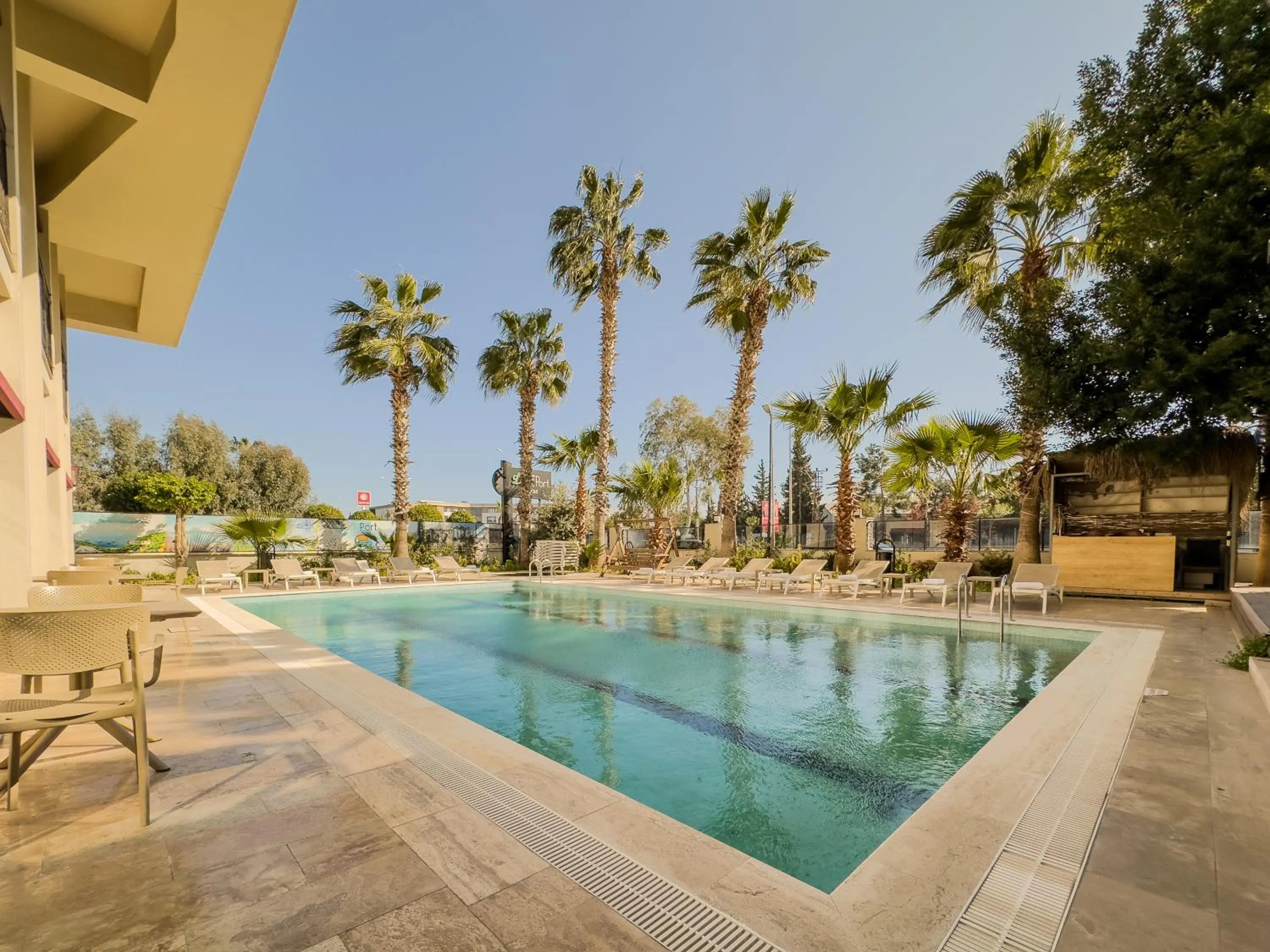 Swimming pool in Leaf Port Hotel