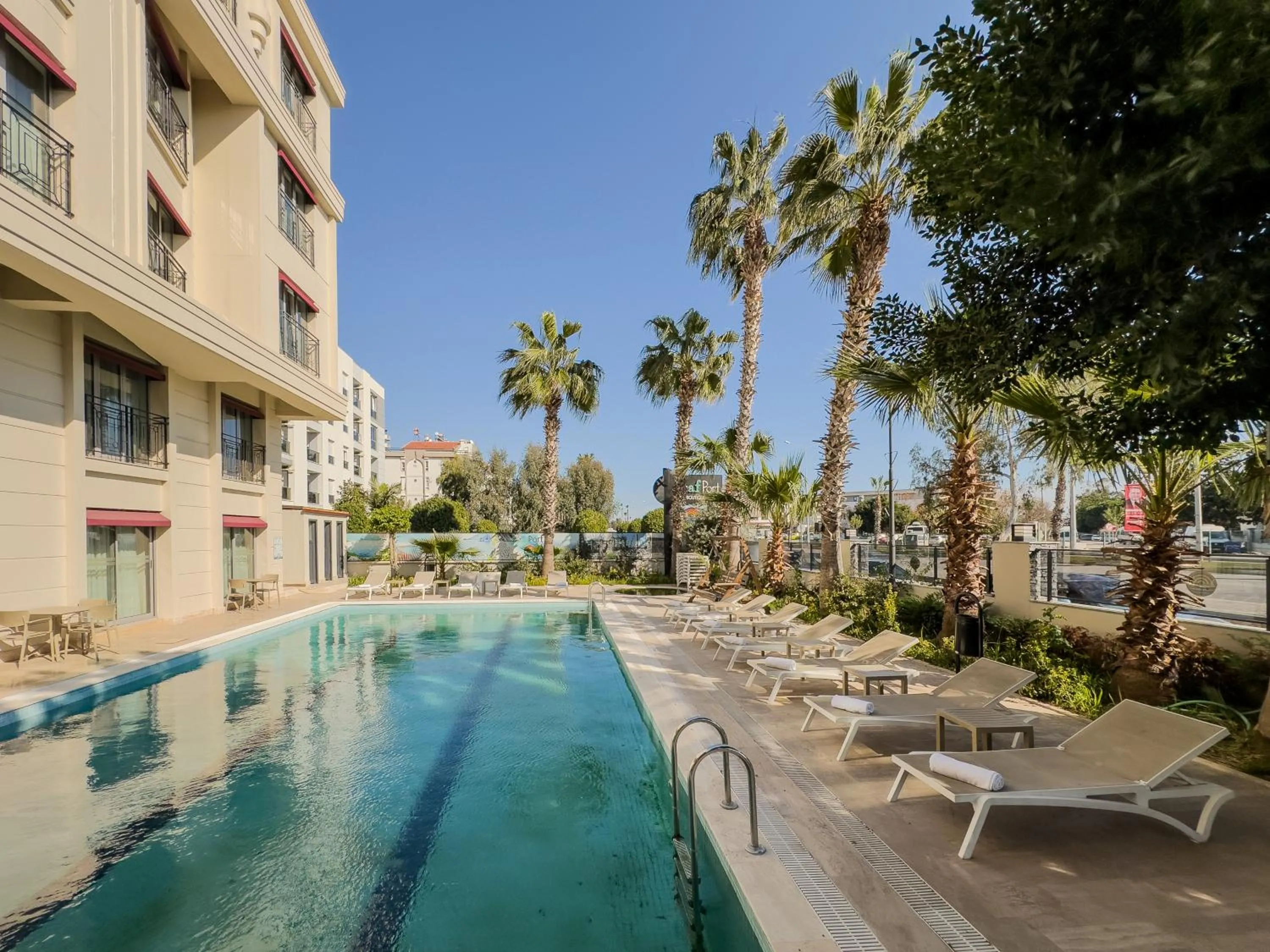 Swimming pool in Leaf Port Hotel