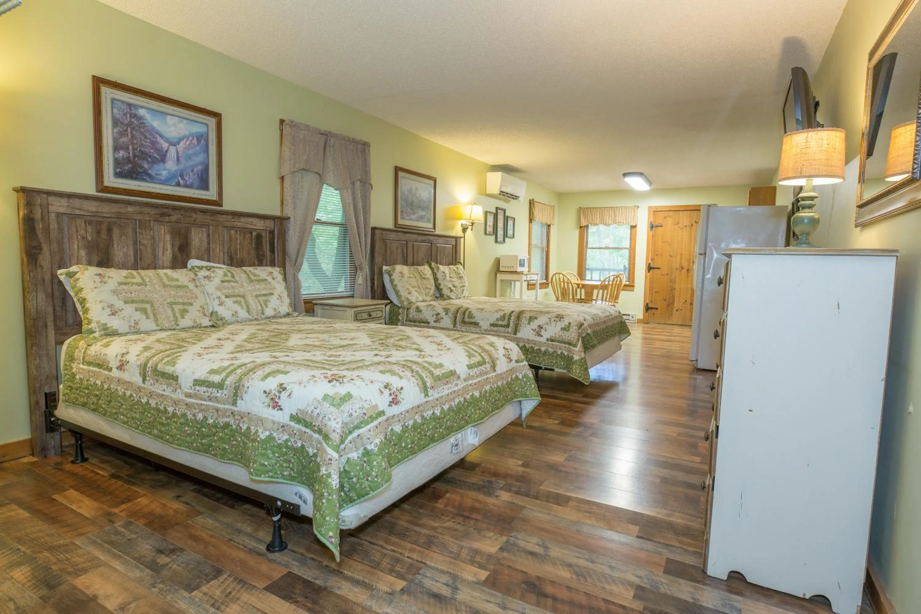 Bed in Springmaid Mountain Retreat & Stables