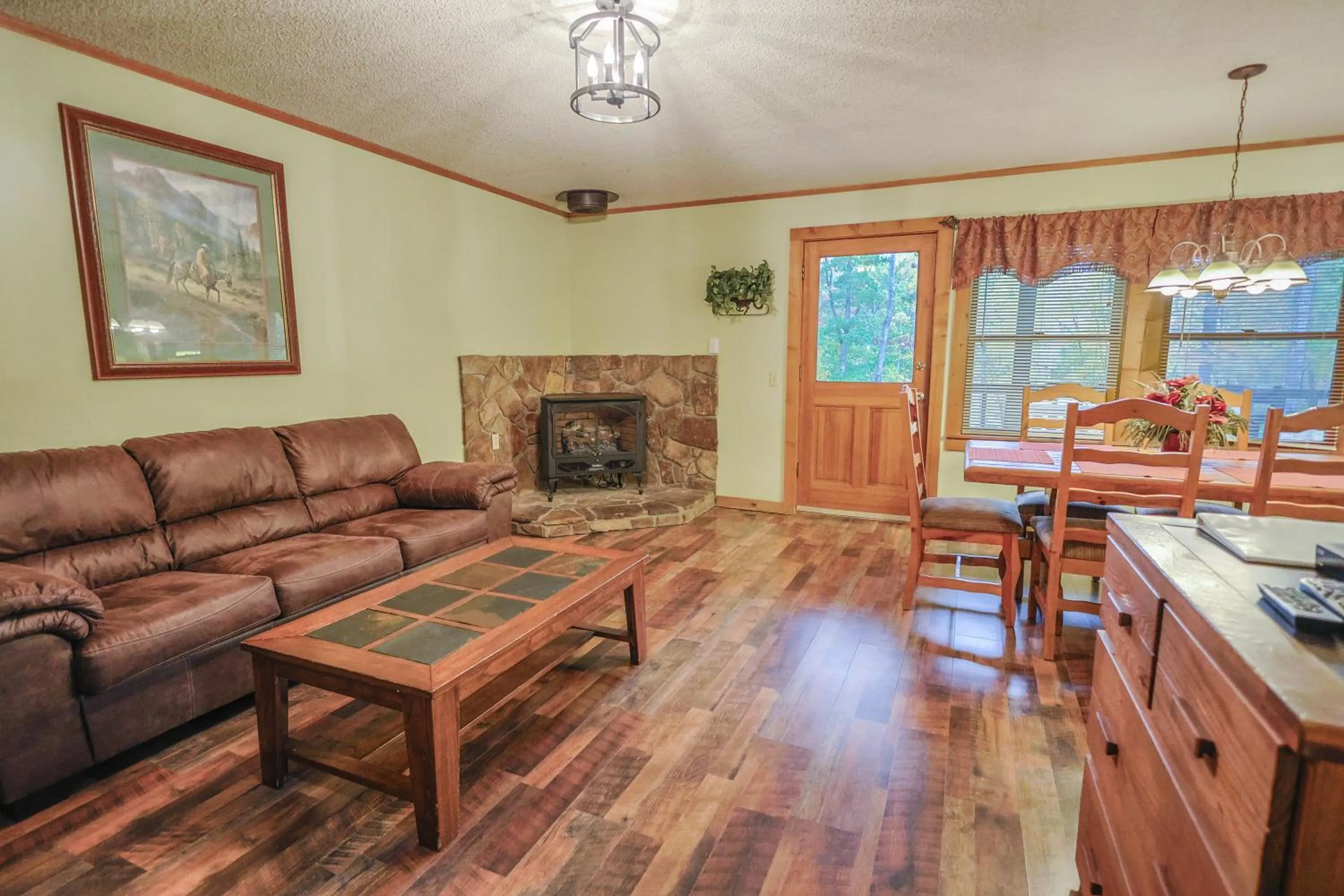 Living room in Springmaid Mountain Retreat & Stables