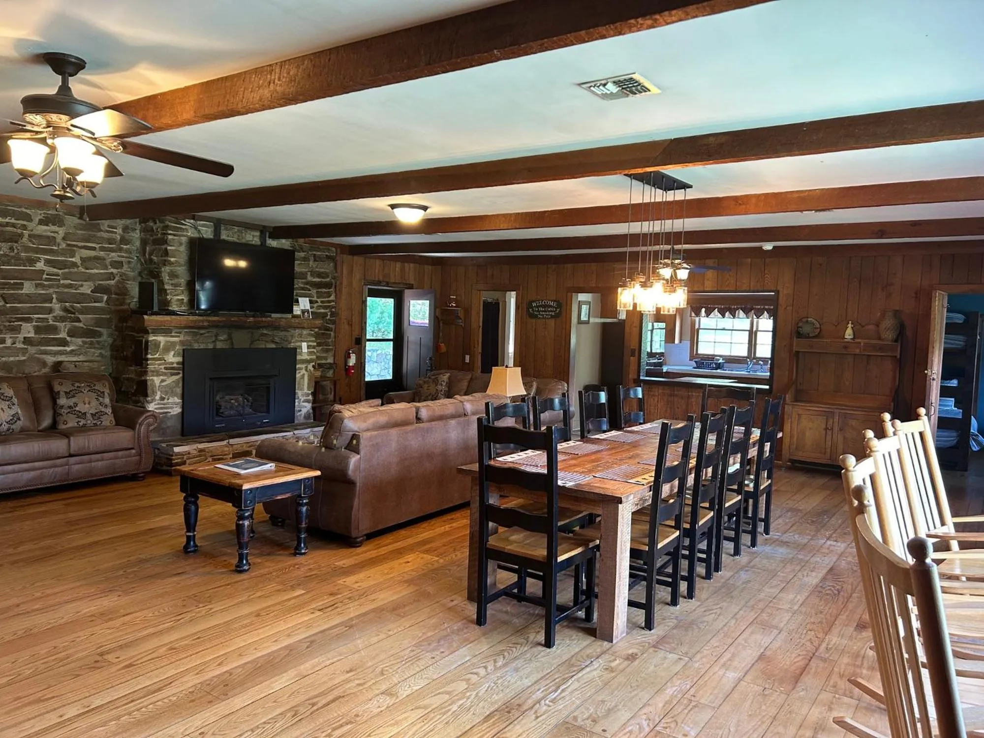 Living room in Springmaid Mountain Retreat & Stables