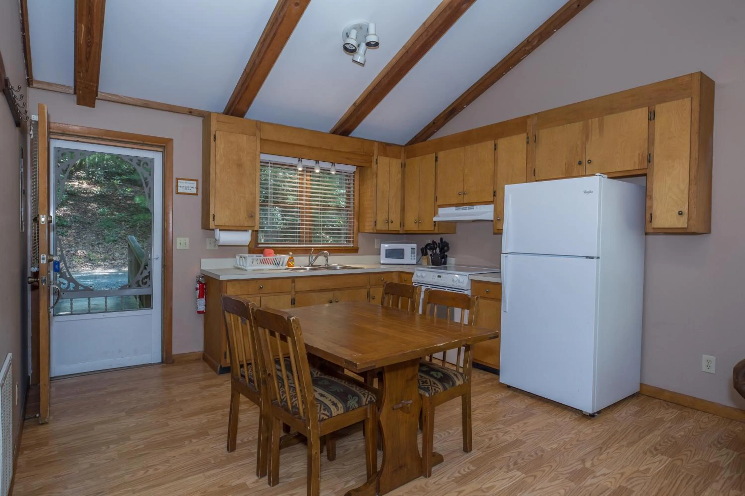 Kitchen or kitchenette in Springmaid Mountain Retreat & Stables