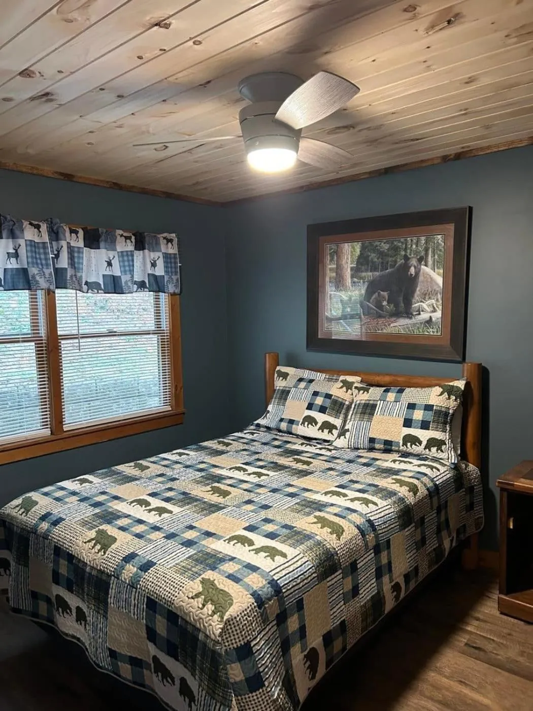 Bed in Springmaid Mountain Retreat & Stables