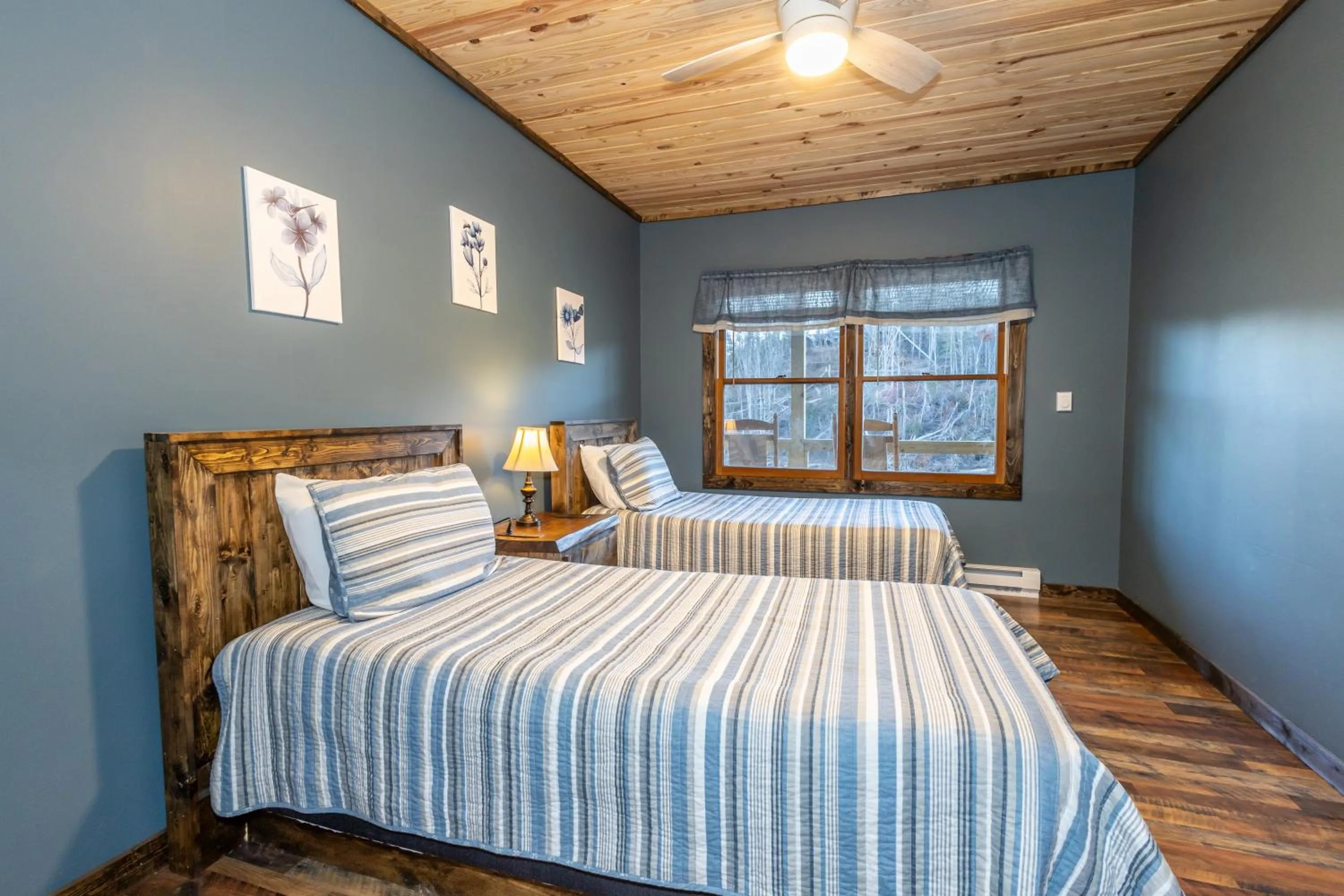 Bed in Springmaid Mountain Retreat & Stables