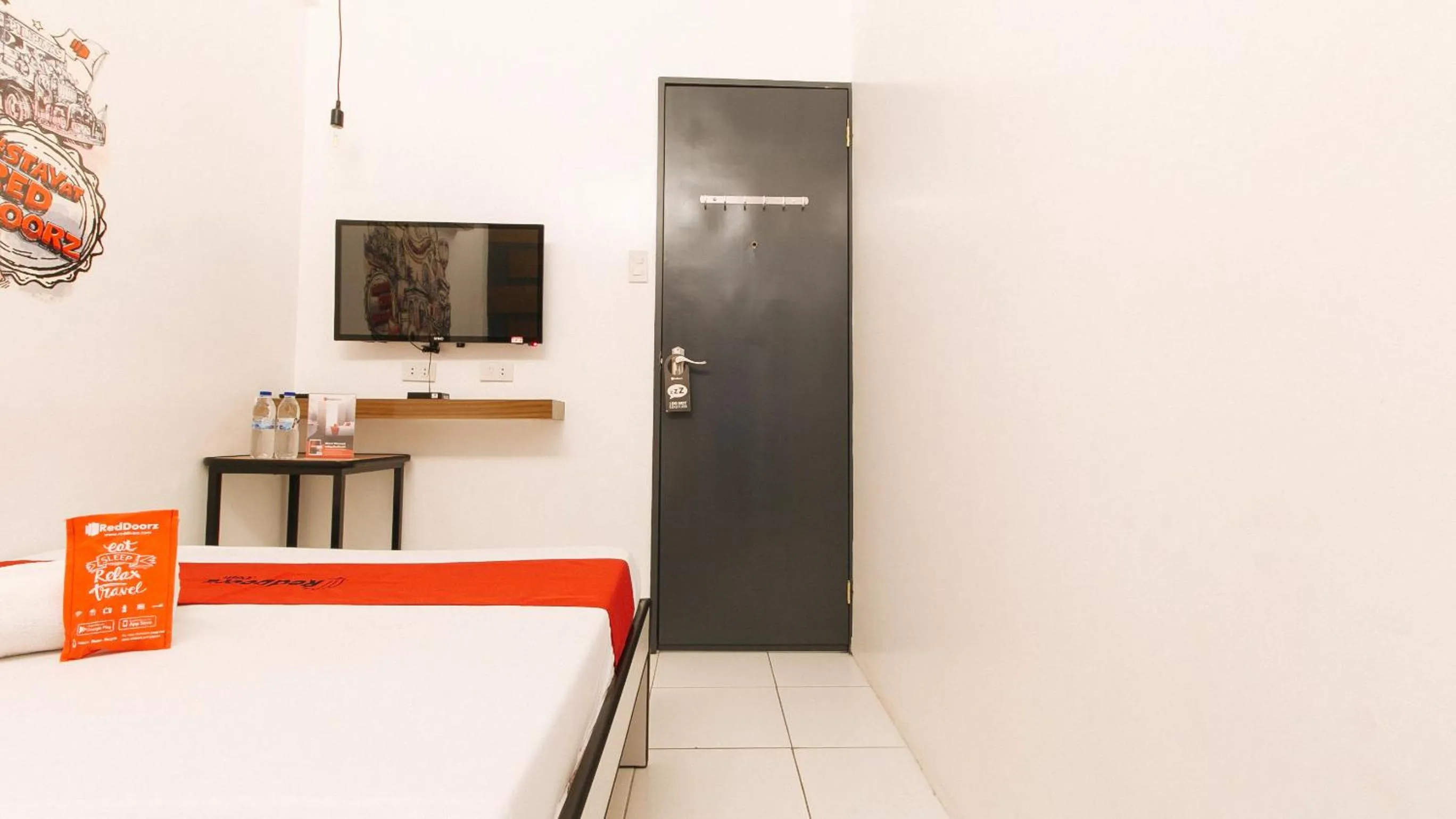 TV and multimedia, Bed in RedDoorz near Fishermall Quezon City
