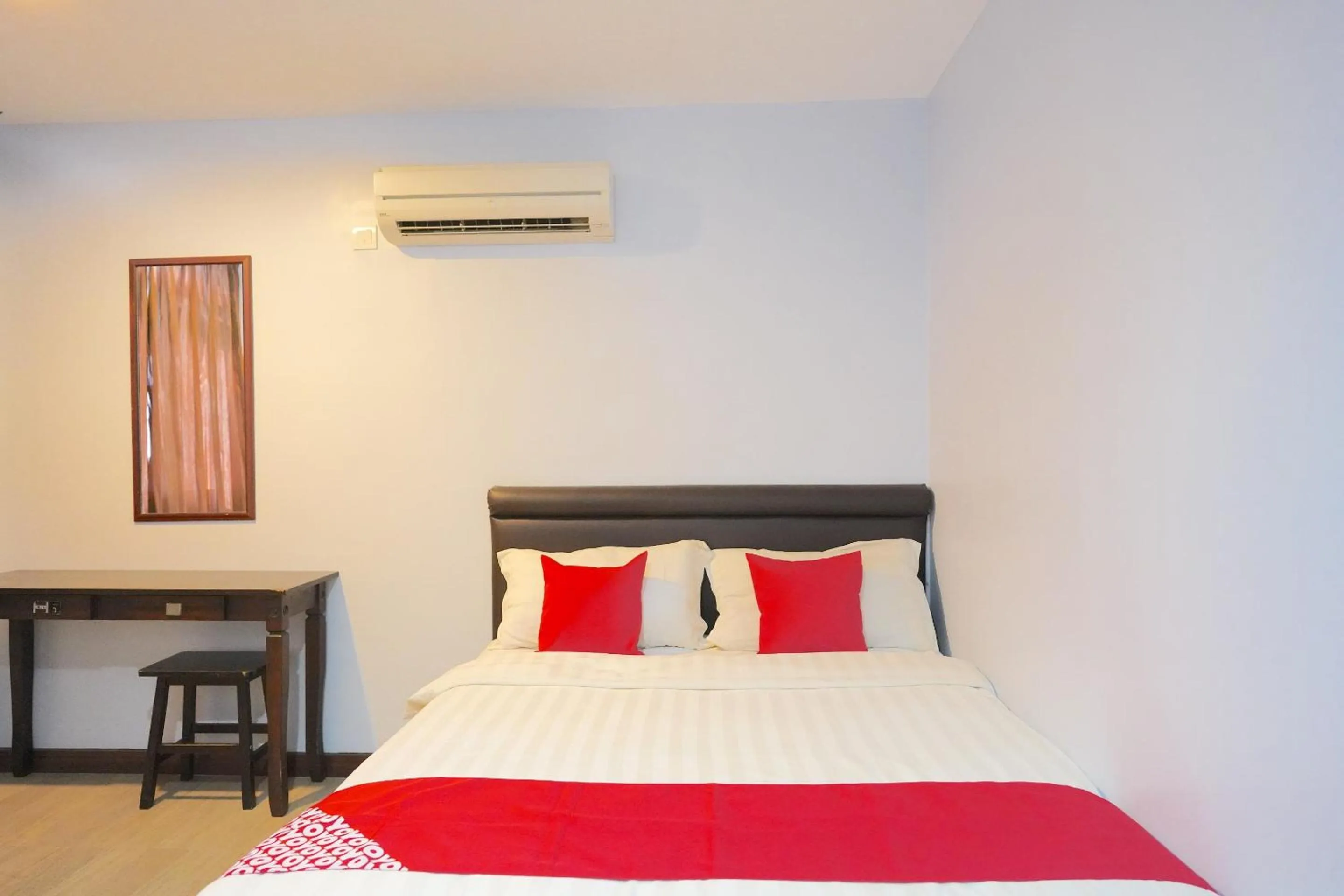 Bedroom, Bed in Hotel O Utama Inn