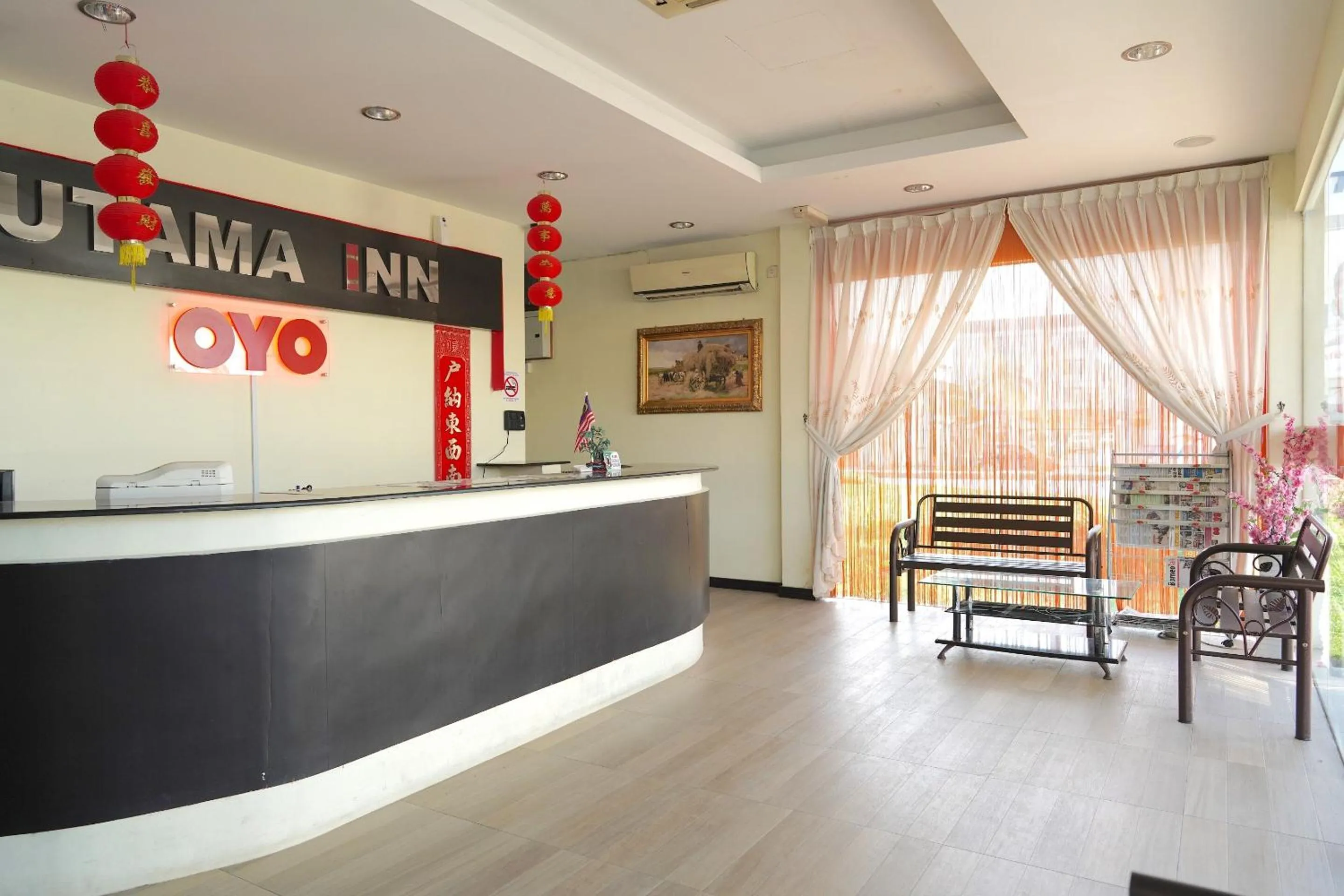 Lobby or reception in Hotel O Utama Inn