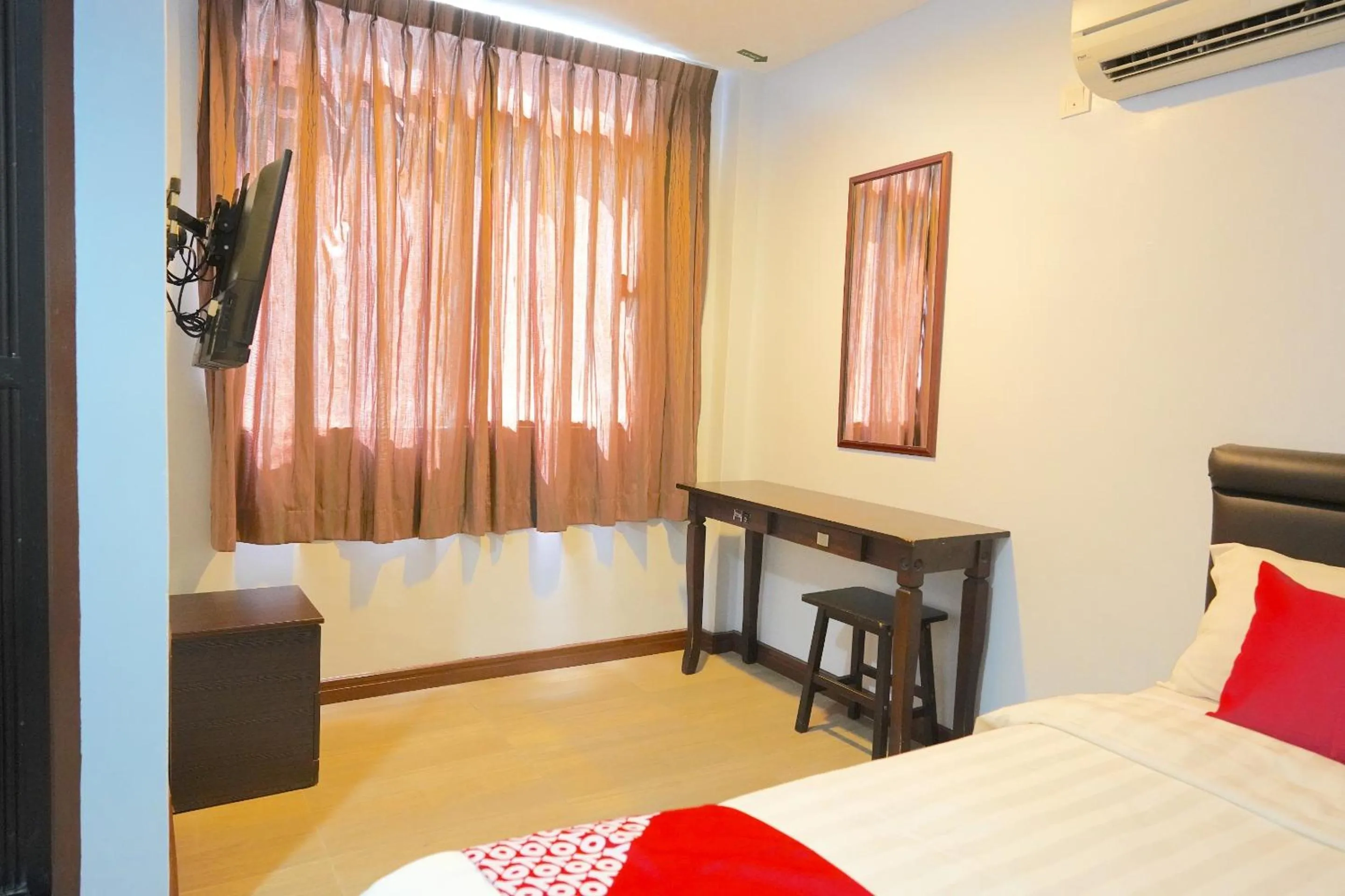 Bedroom, Bed in Hotel O Utama Inn