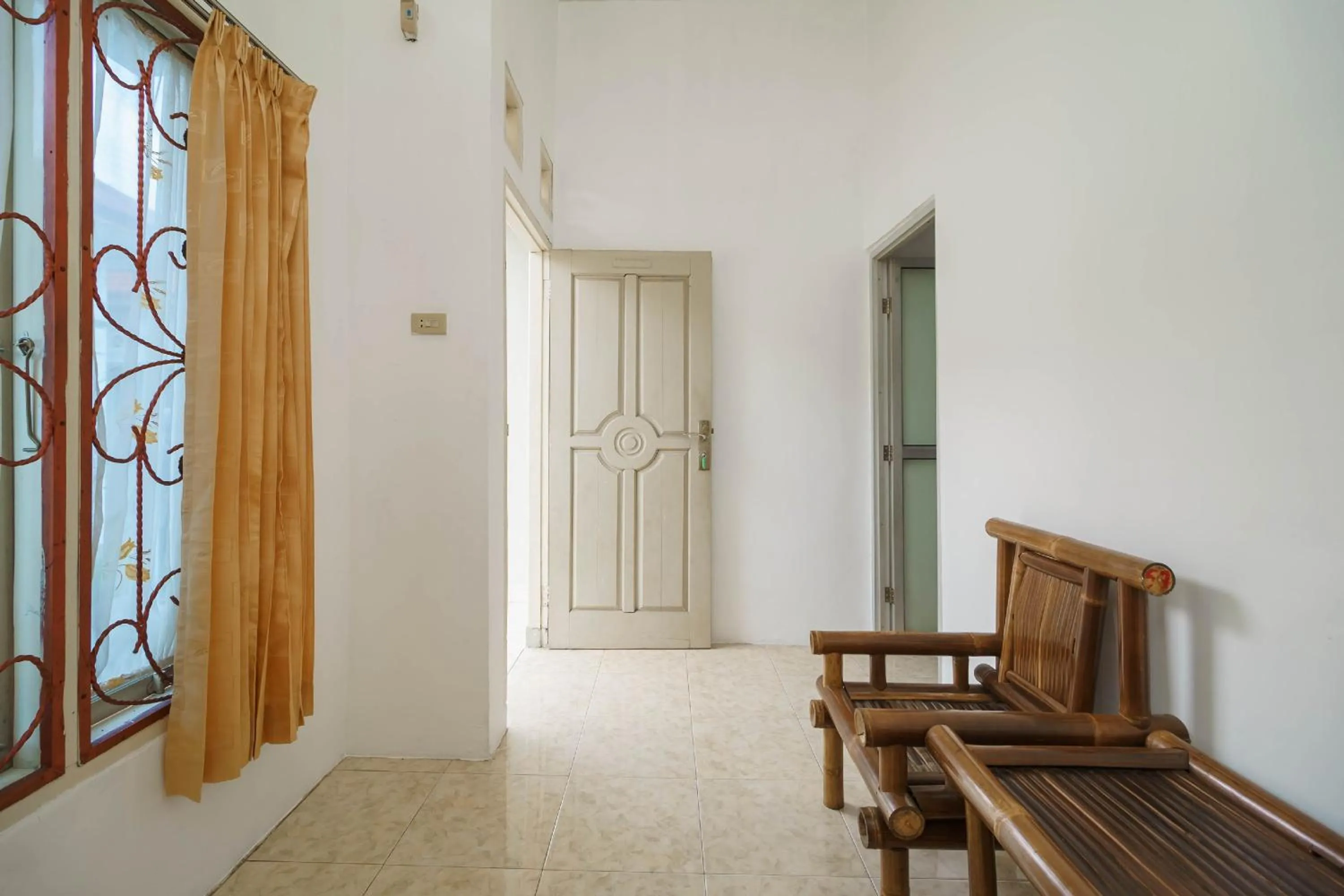 Living room in RedDoorz Syariah near Watervang Lubuk Linggau 2