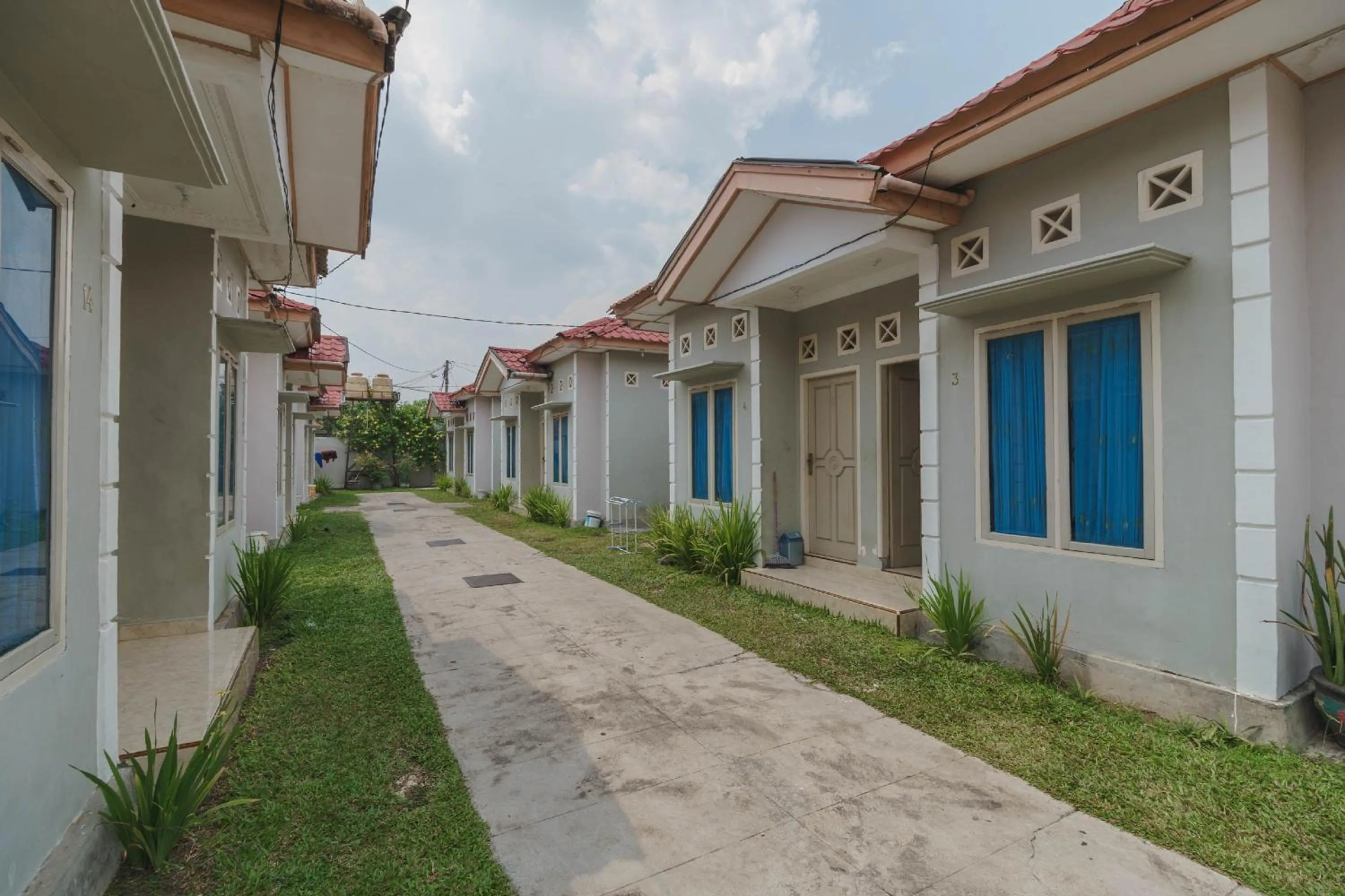 Facade/entrance in RedDoorz Syariah near Watervang Lubuk Linggau 2