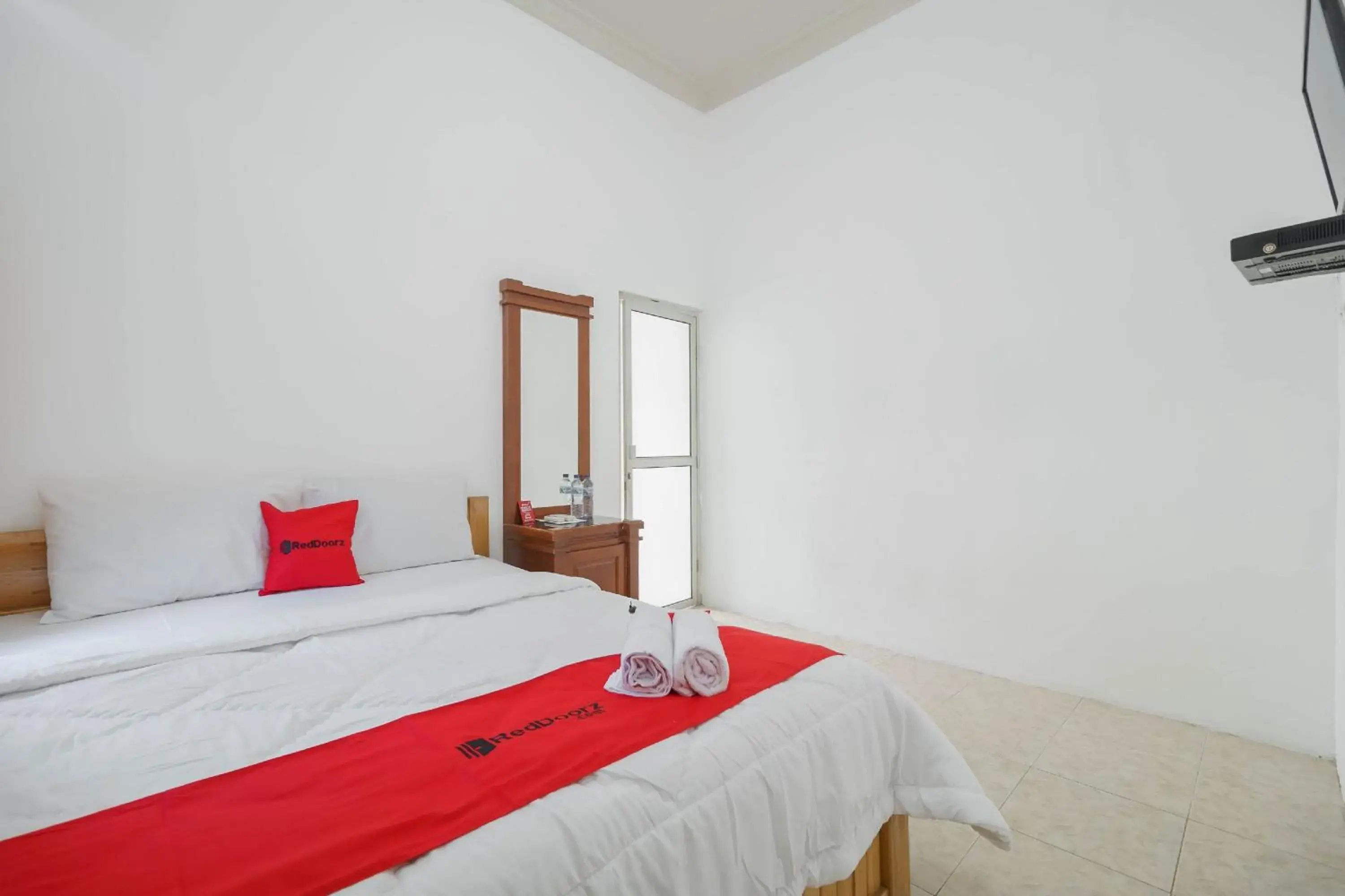 Double Room in RedDoorz Syariah near Watervang Lubuk Linggau 2 Double Room in RedDoorz Syariah near Watervang Lubuk Linggau 2