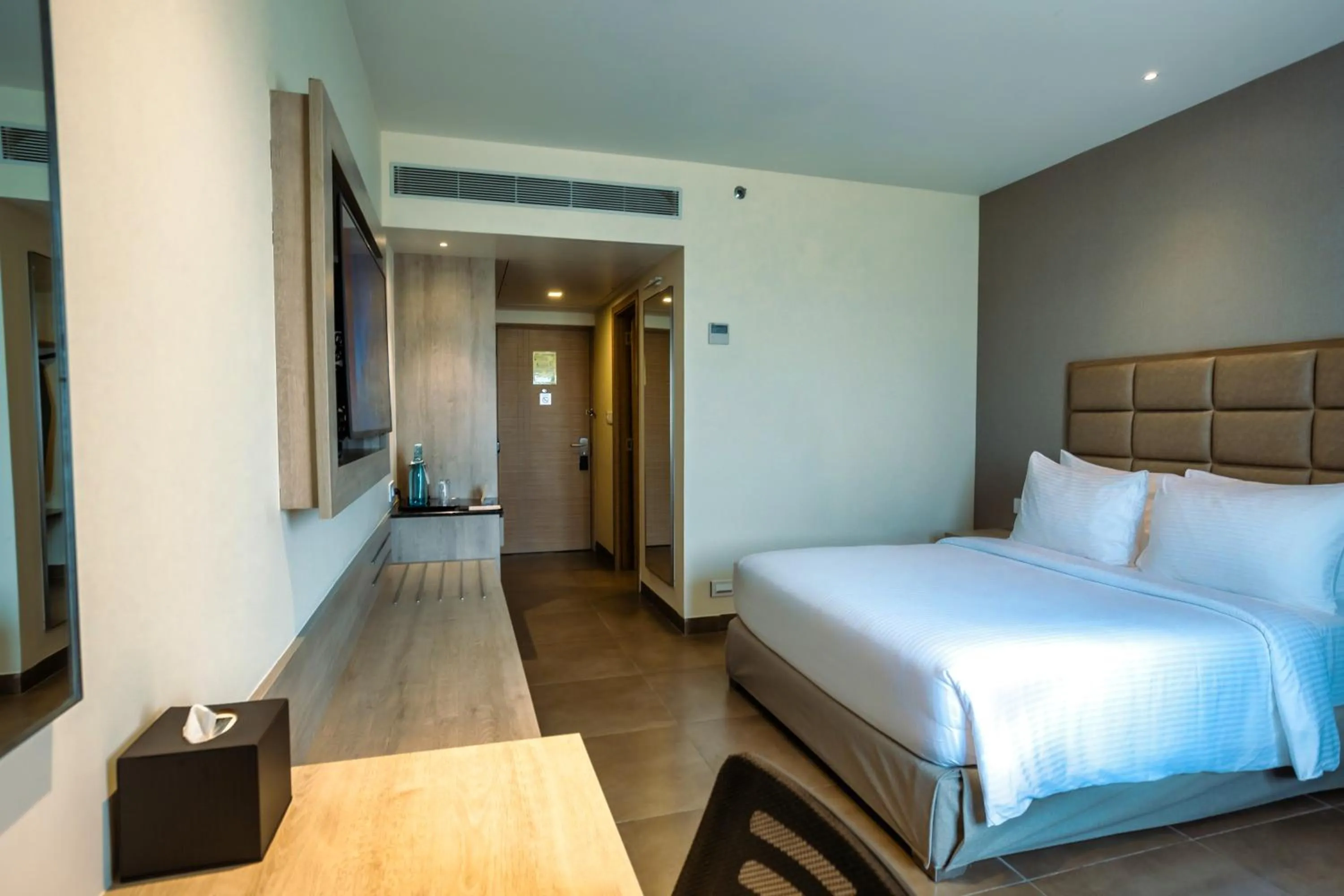 TV and multimedia, Bed in Amika Hotel,Madurai - Near Airport