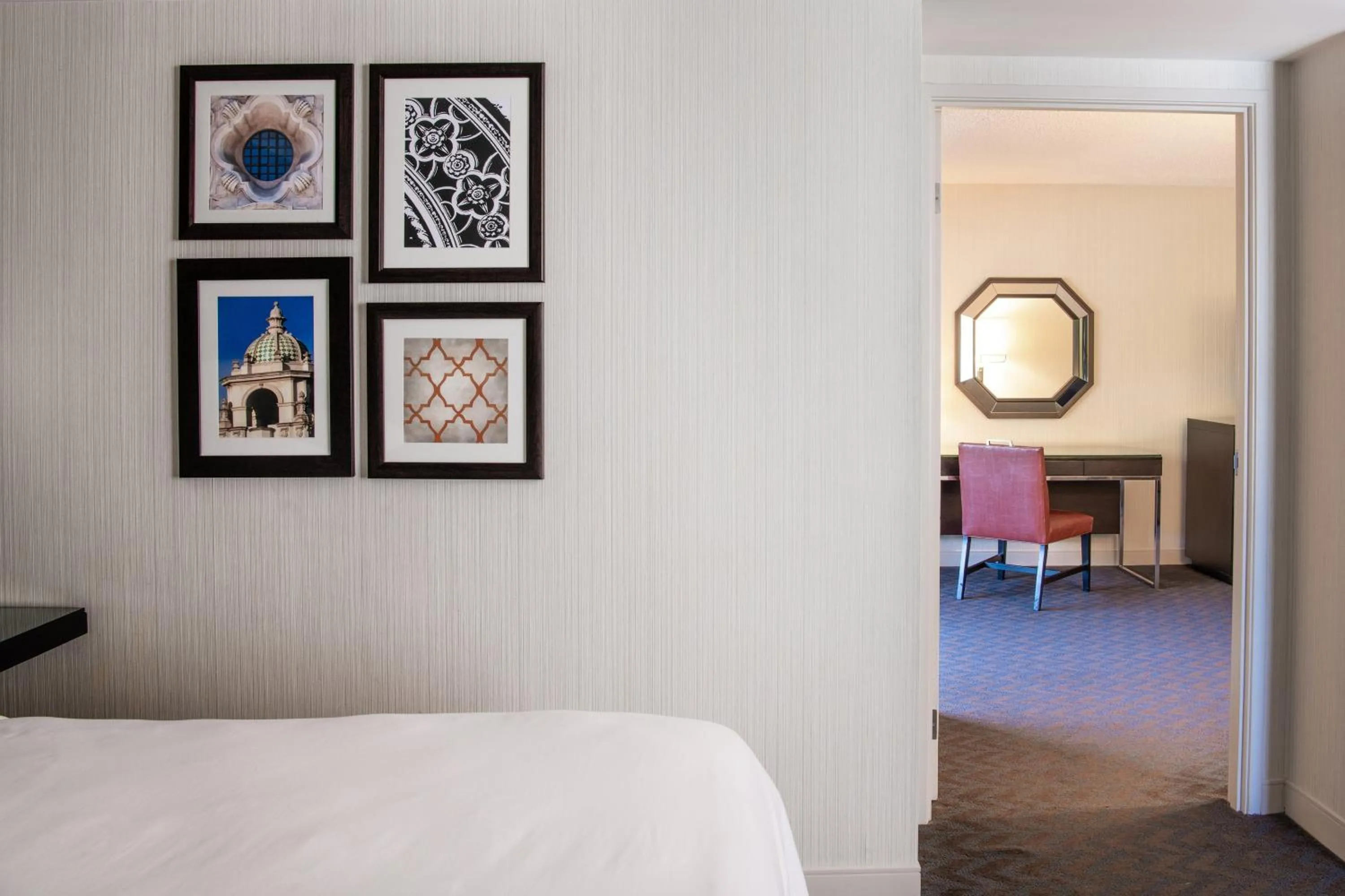 Photo of the whole room, Bed in Sheraton Mission Valley San Diego Hotel