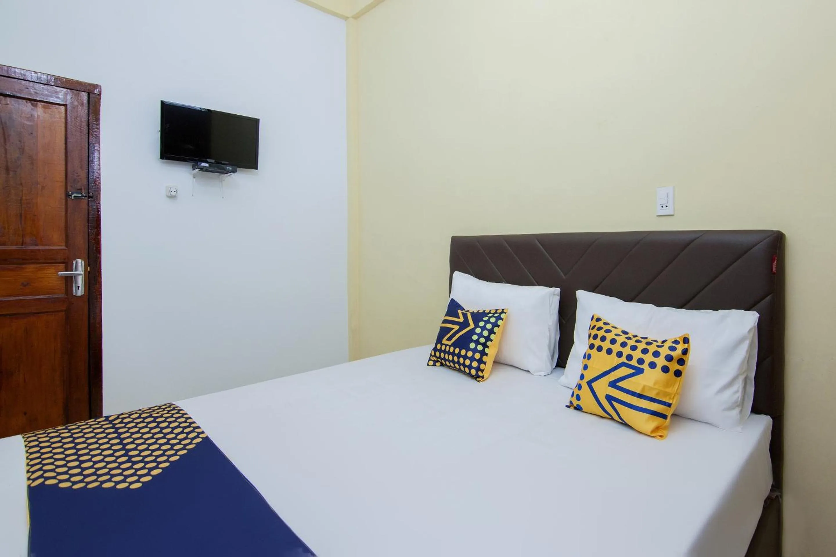 Bedroom, Bed in SPOT ON 2076 Hotel Stadion