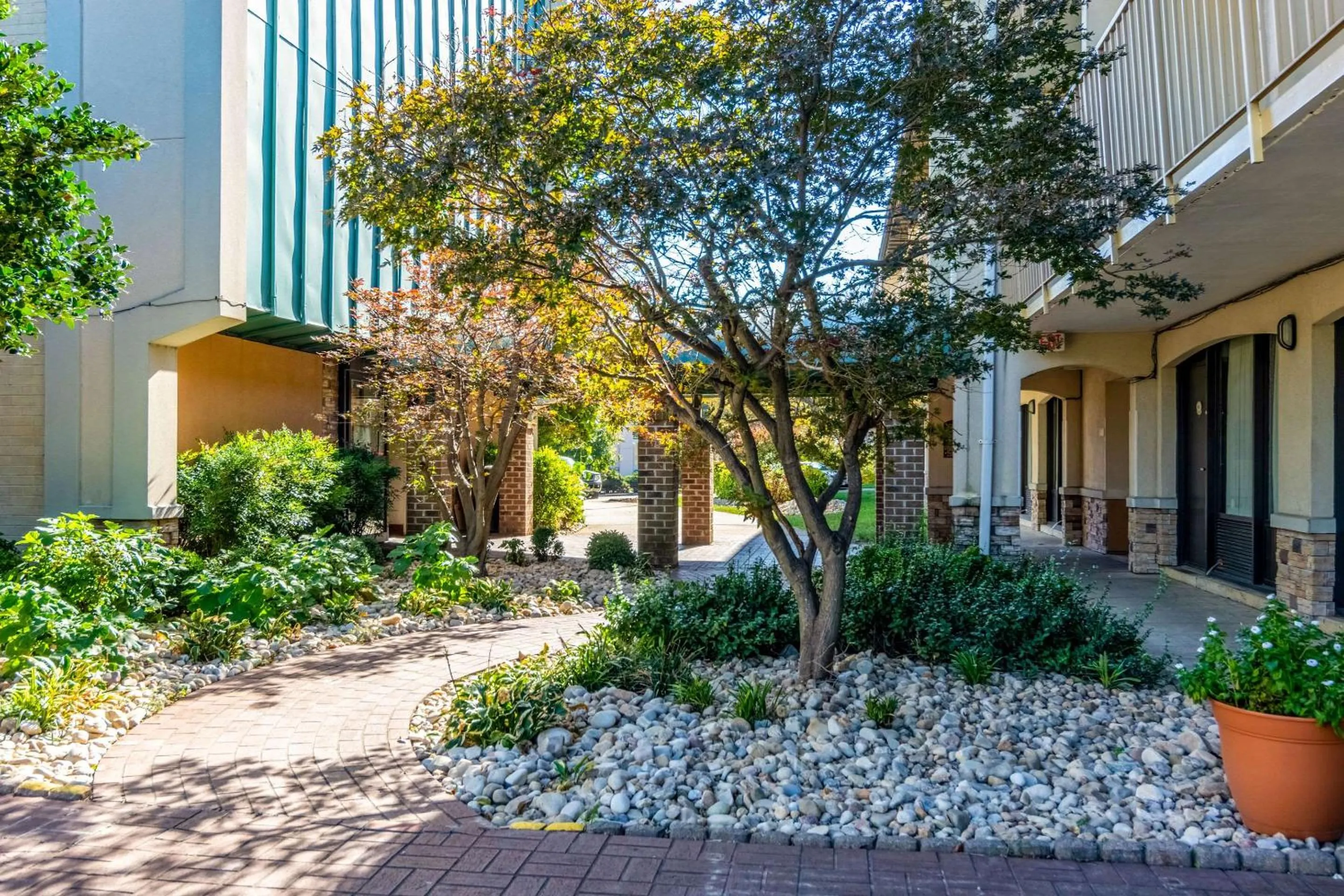 On site, Property Building in Rodeway Inn Central