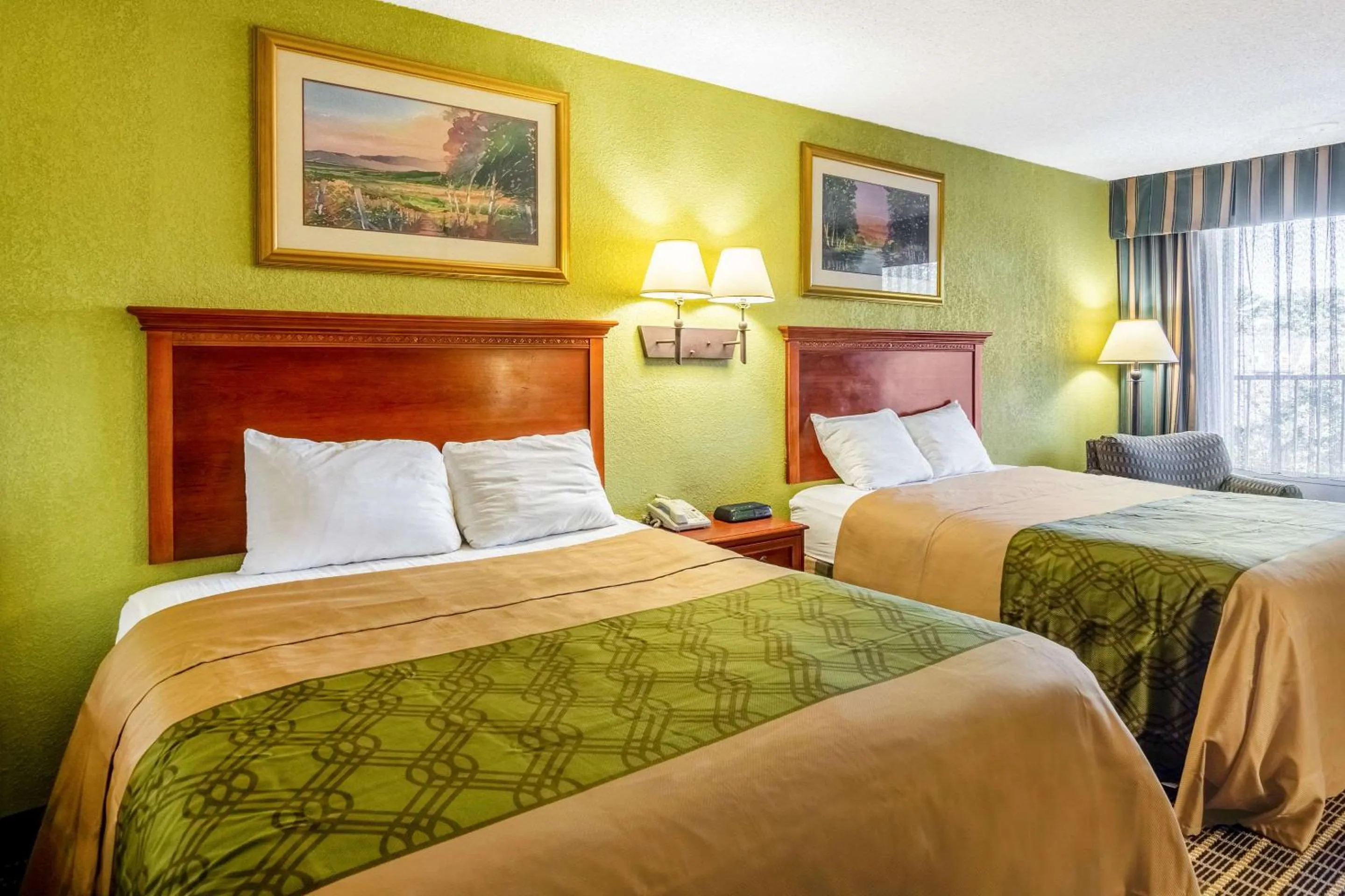 Photo of the whole room in Rodeway Inn Central