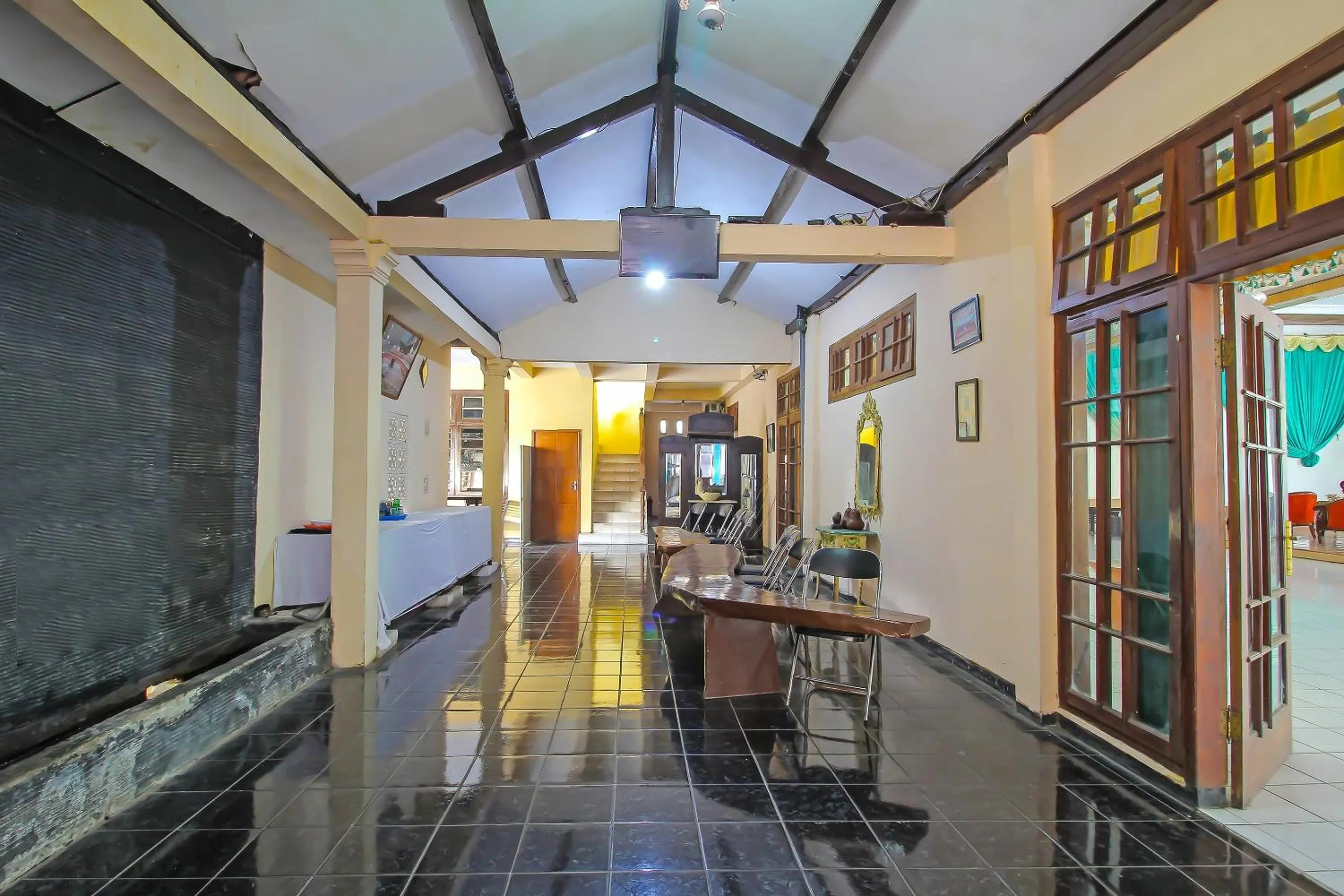 Lobby or reception in OYO 1984 Hotel Istana Family Syariah