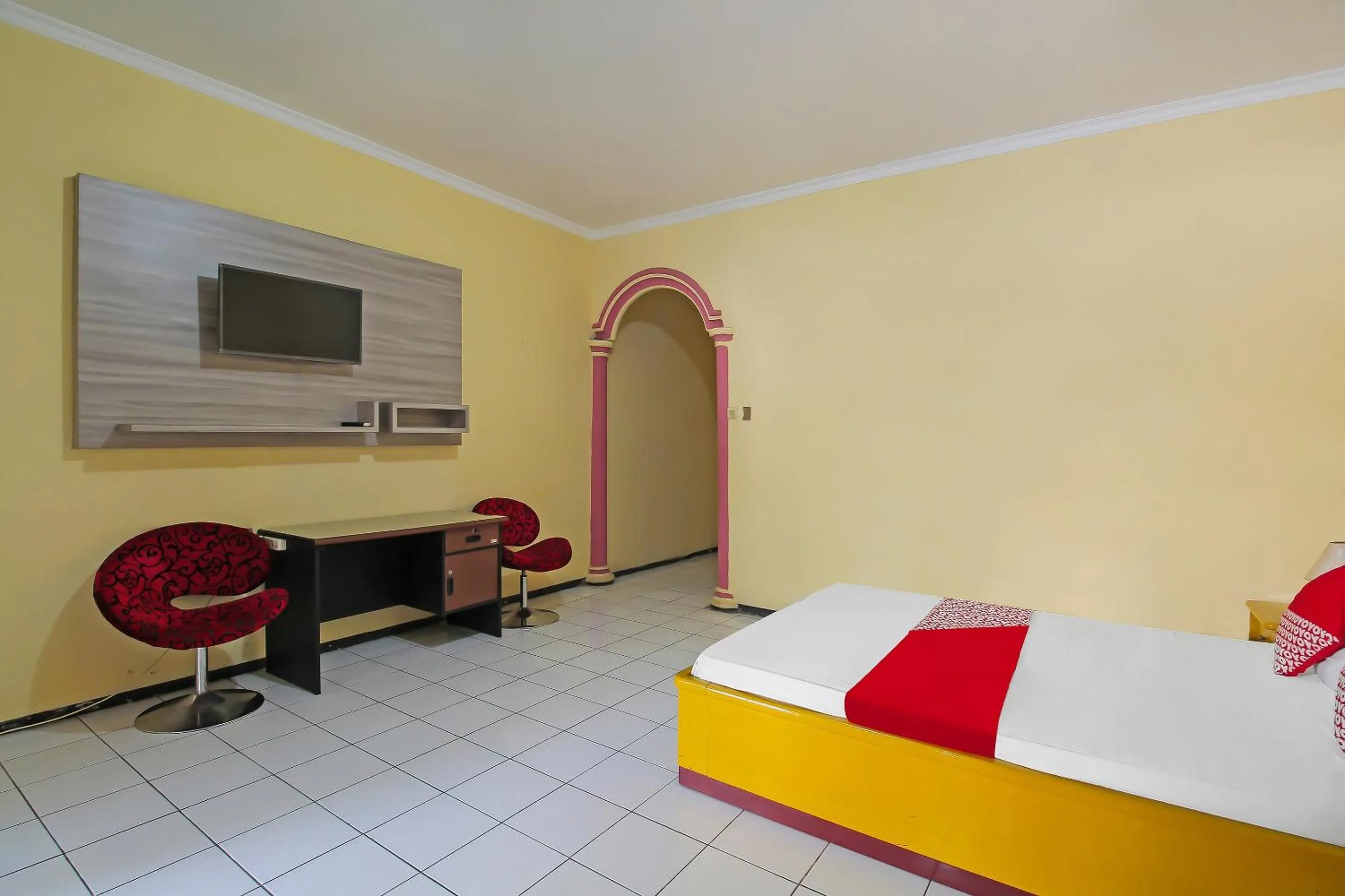 Bedroom, Bed in OYO 1984 Hotel Istana Family Syariah