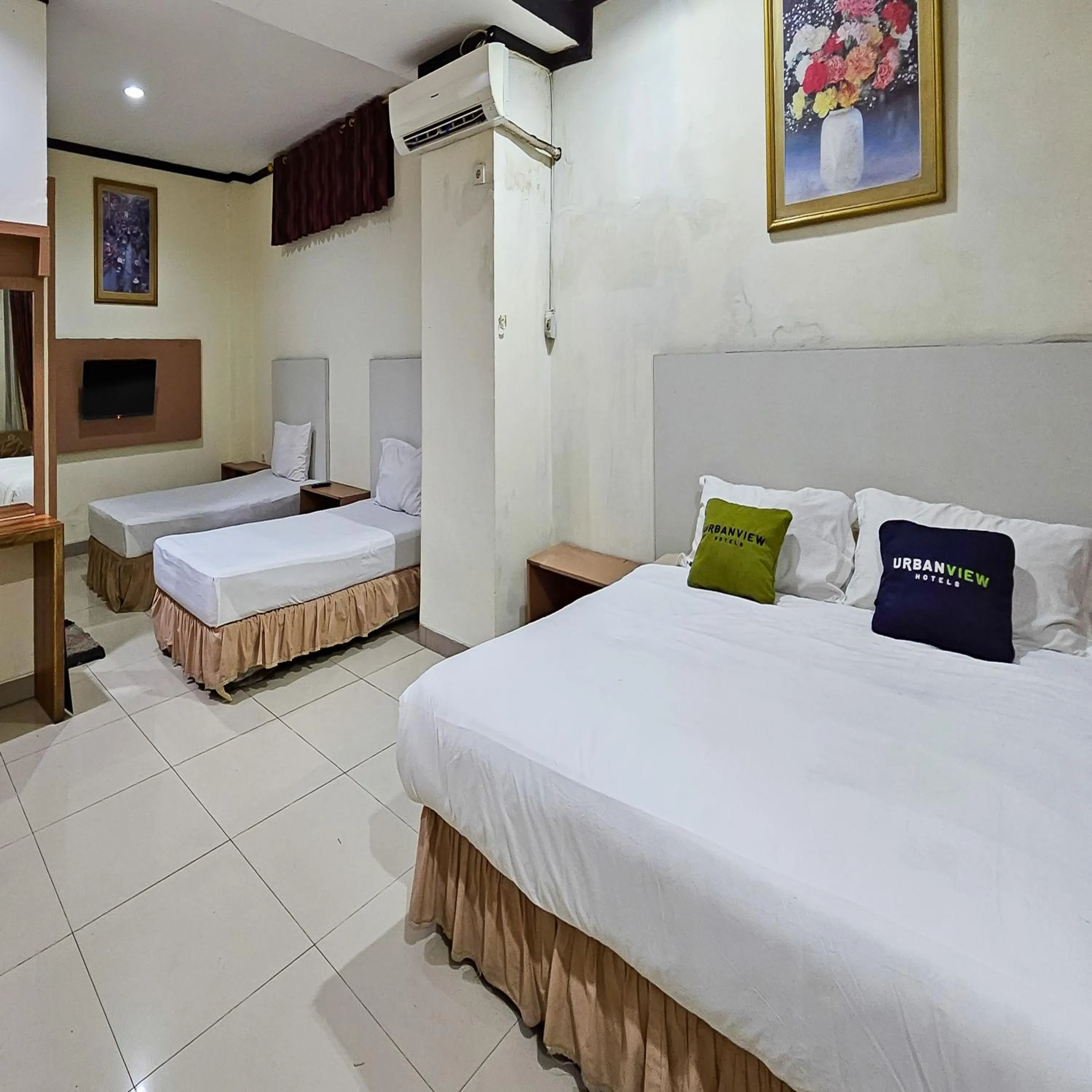 Bedroom, Bed in Urbanview Hotel Kharisma Banjarmasin