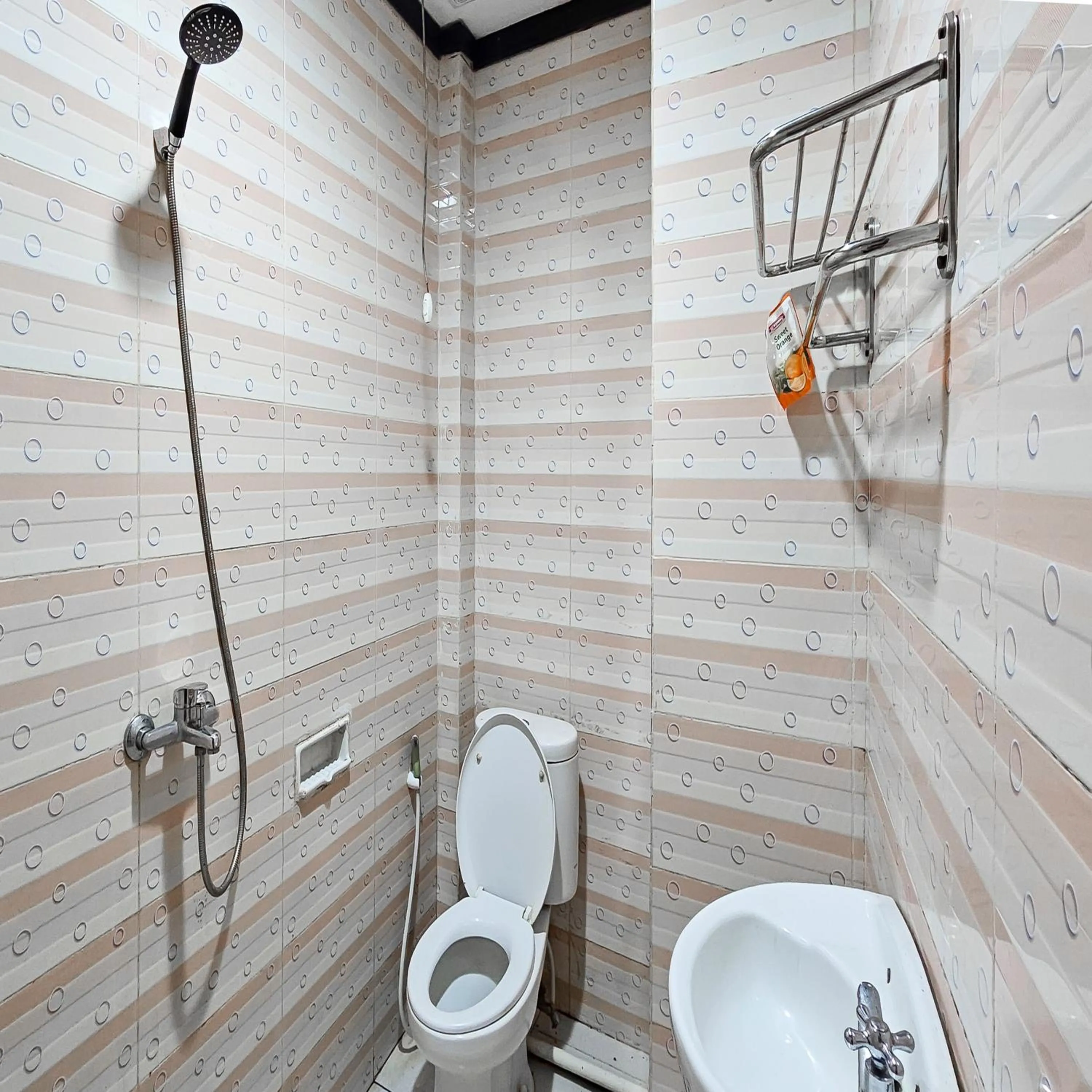 Bathroom in Urbanview Hotel Kharisma Banjarmasin