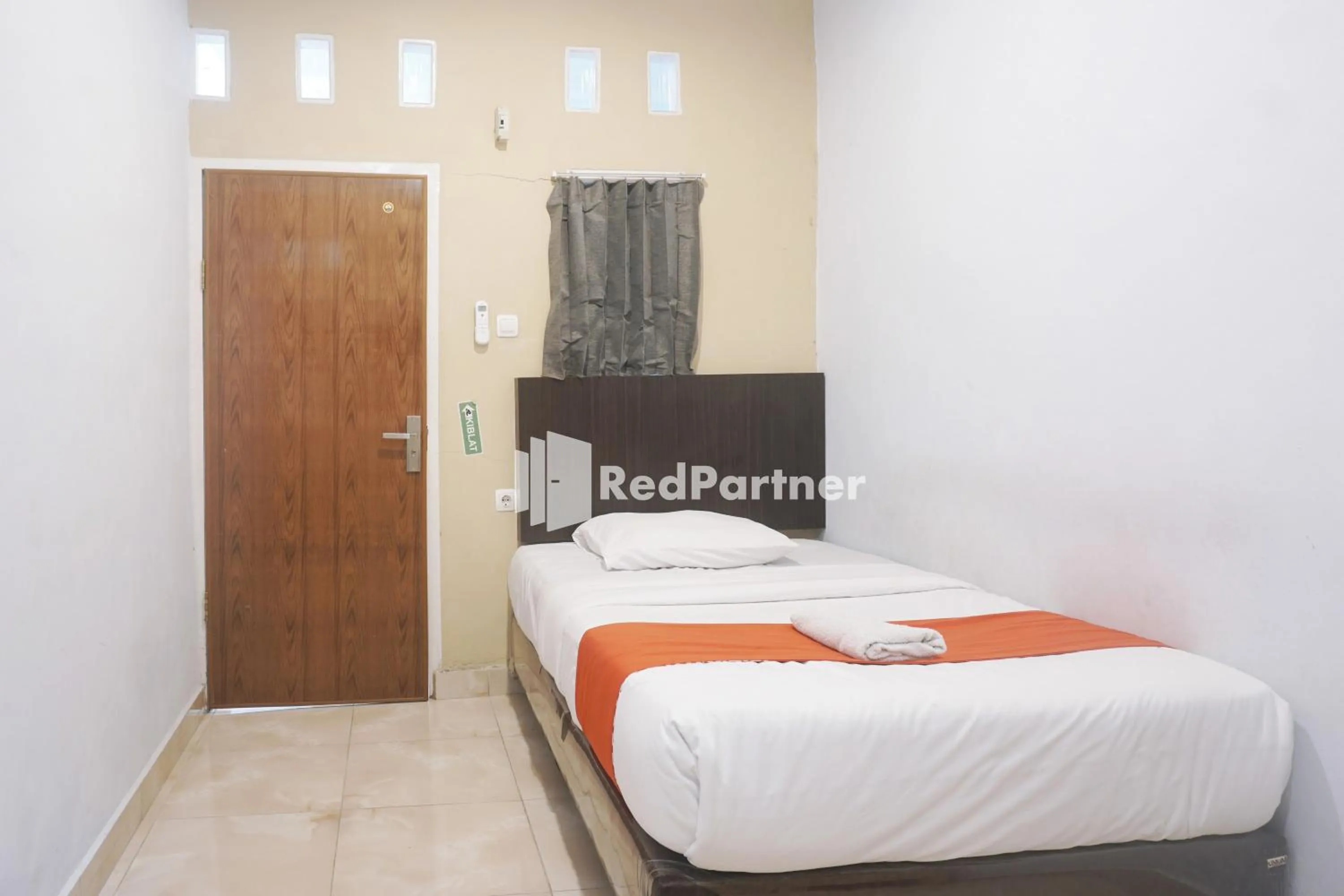 Bedroom, Bed in Tassa Homestay Syariah Mitra RedDoorz