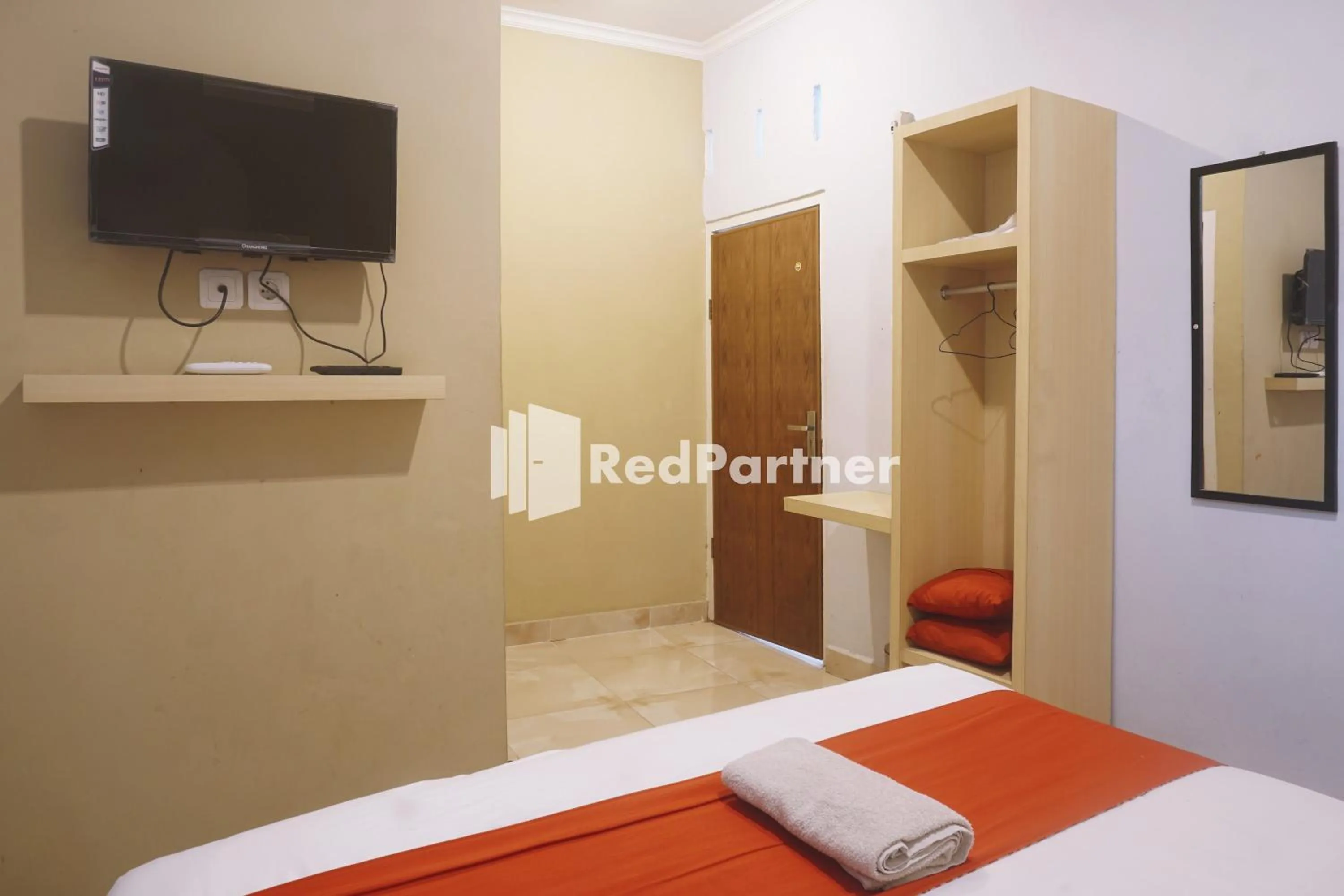 Bedroom, Bed in Tassa Homestay Syariah Mitra RedDoorz