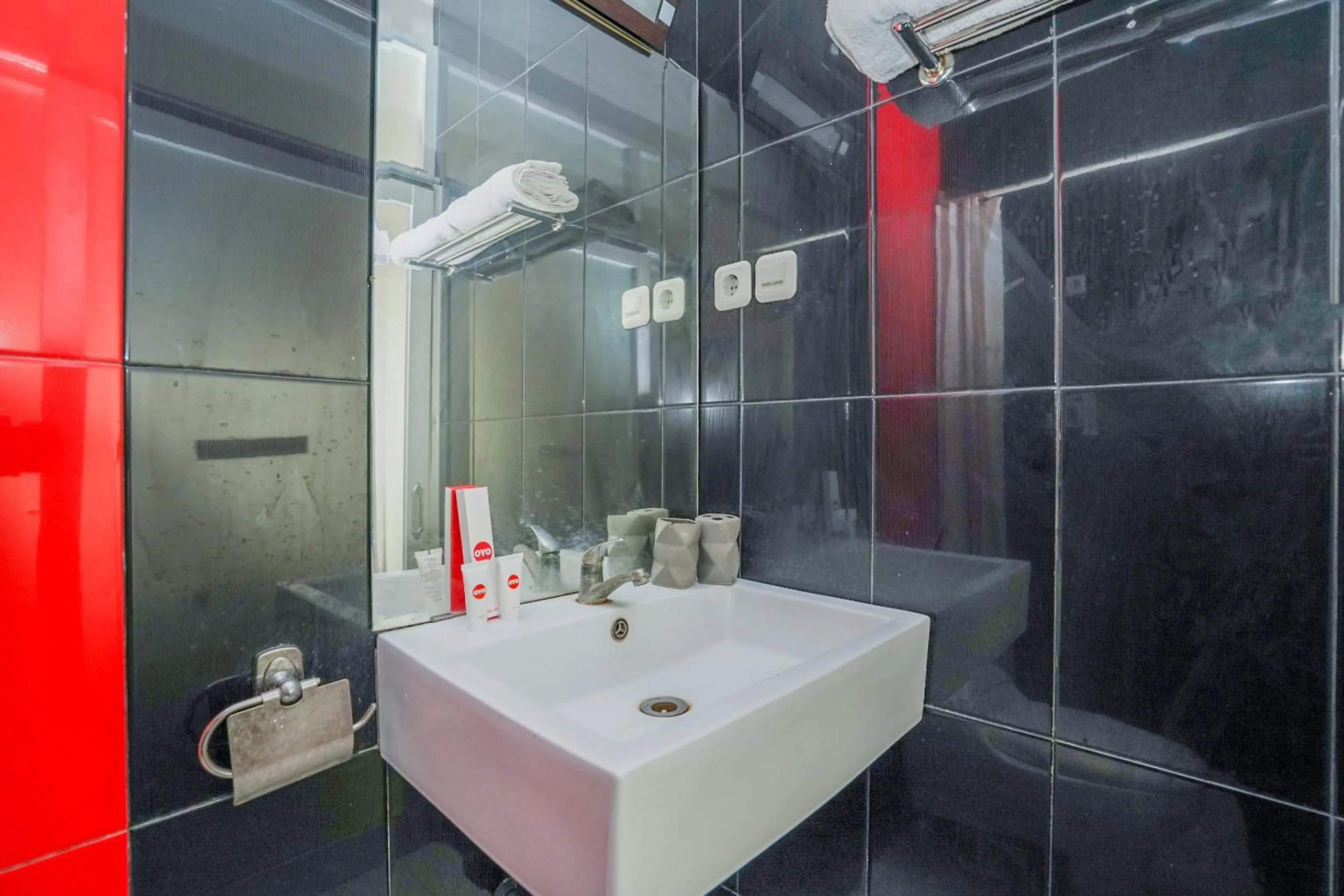 Bathroom in OYO 1956 Kana Family Residence