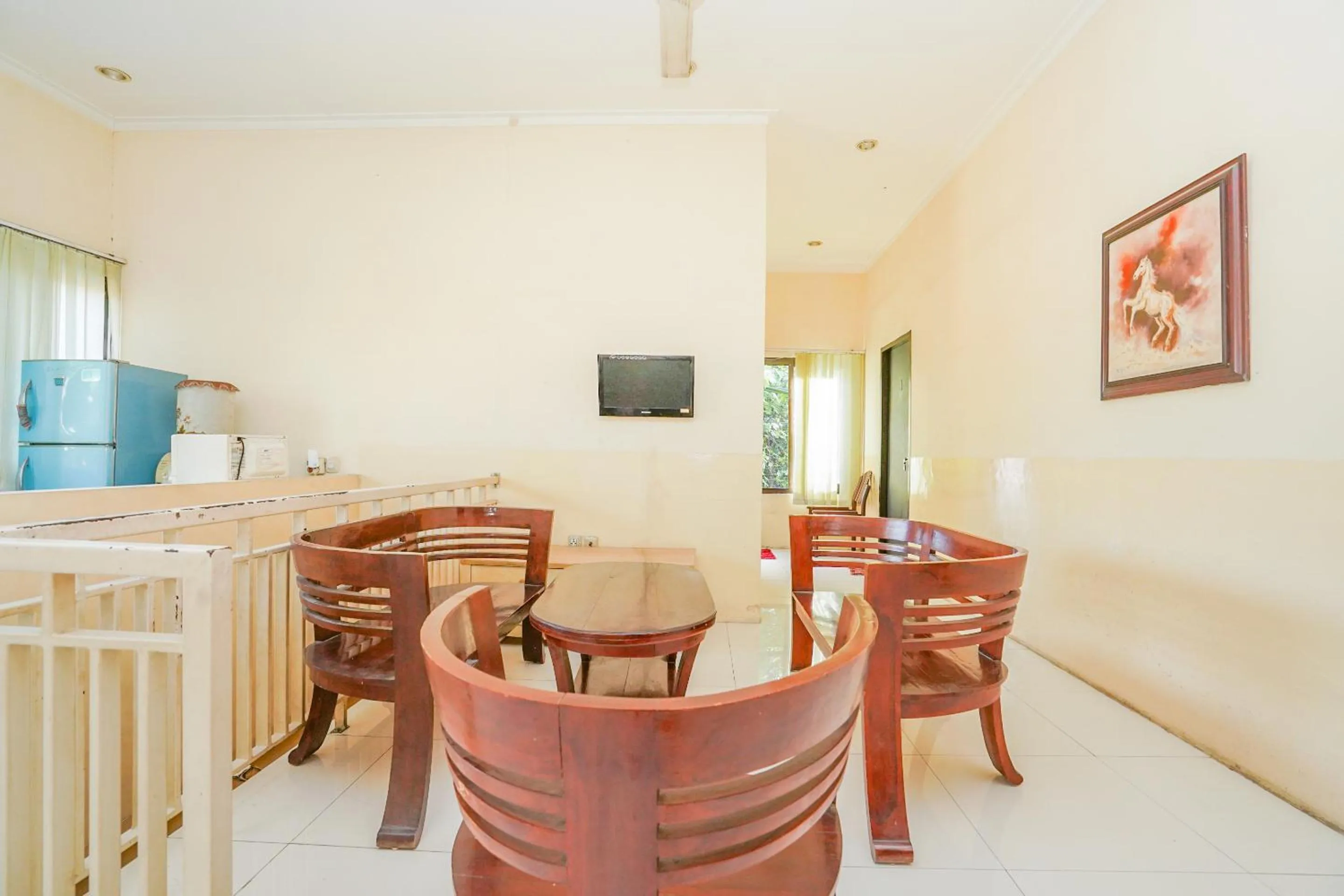 Seating area, Dining Area in OYO 1956 Kana Family Residence