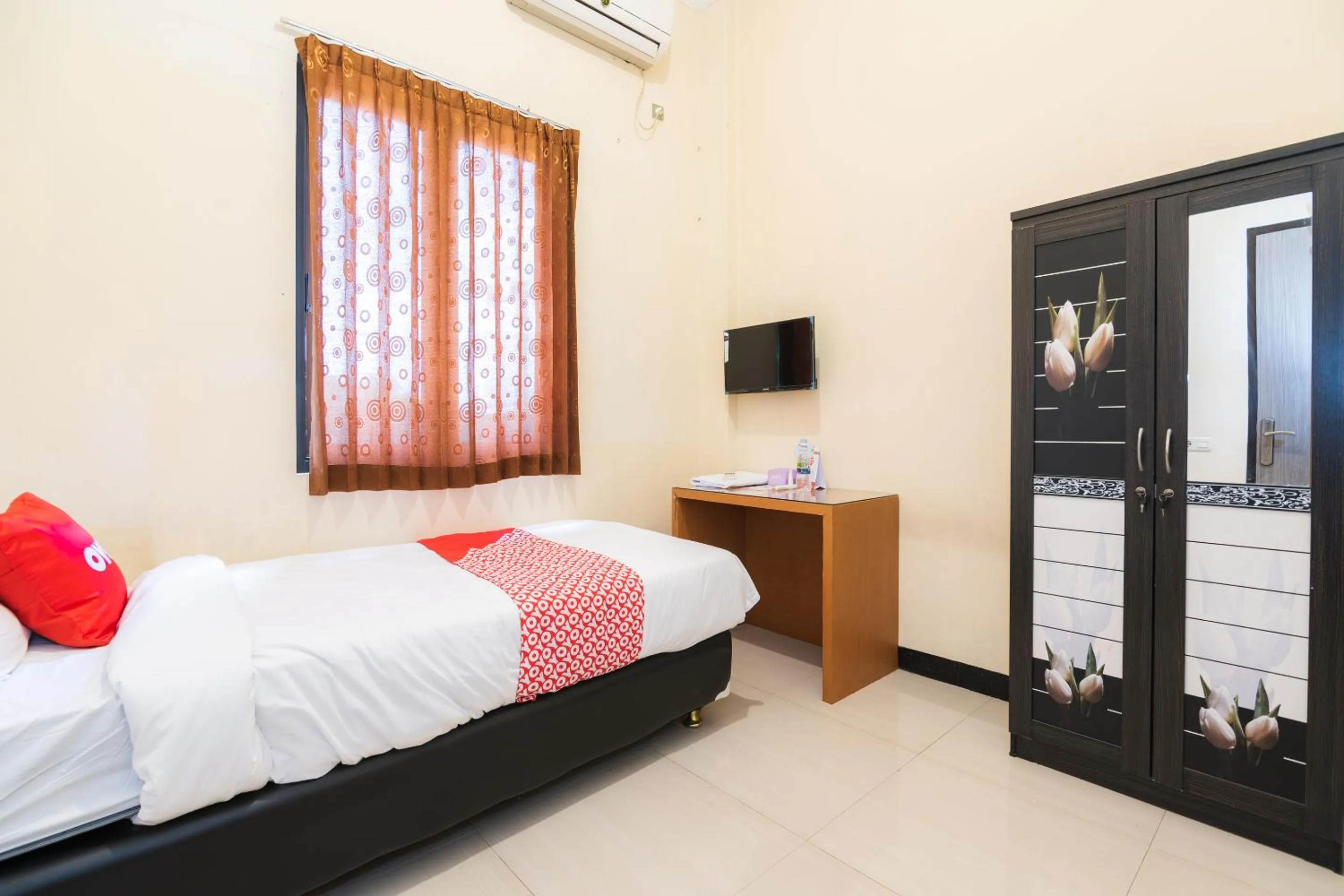 Bedroom in OYO 1956 Kana Family Residence