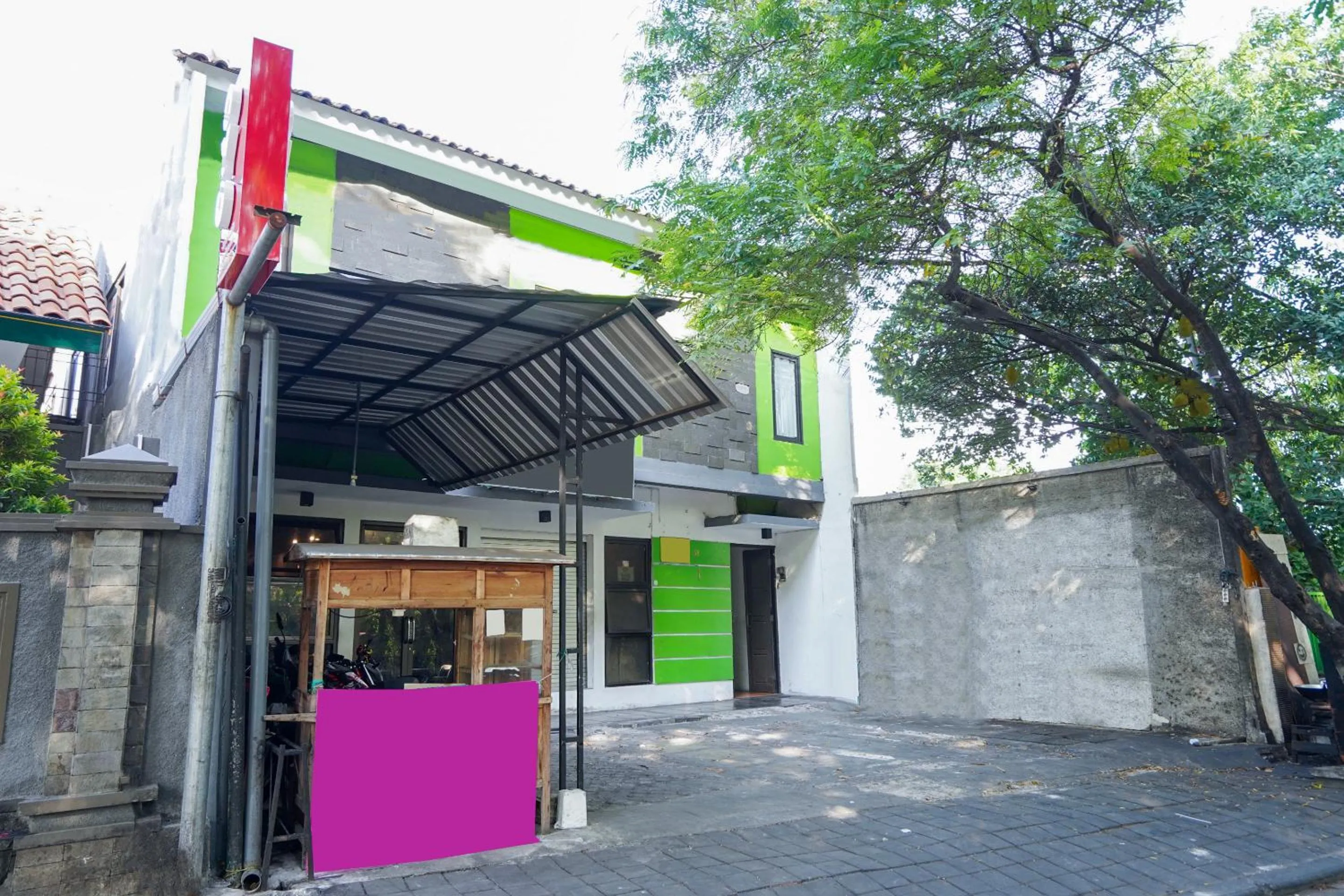 Facade/entrance, Property Building in OYO 1956 Kana Family Residence